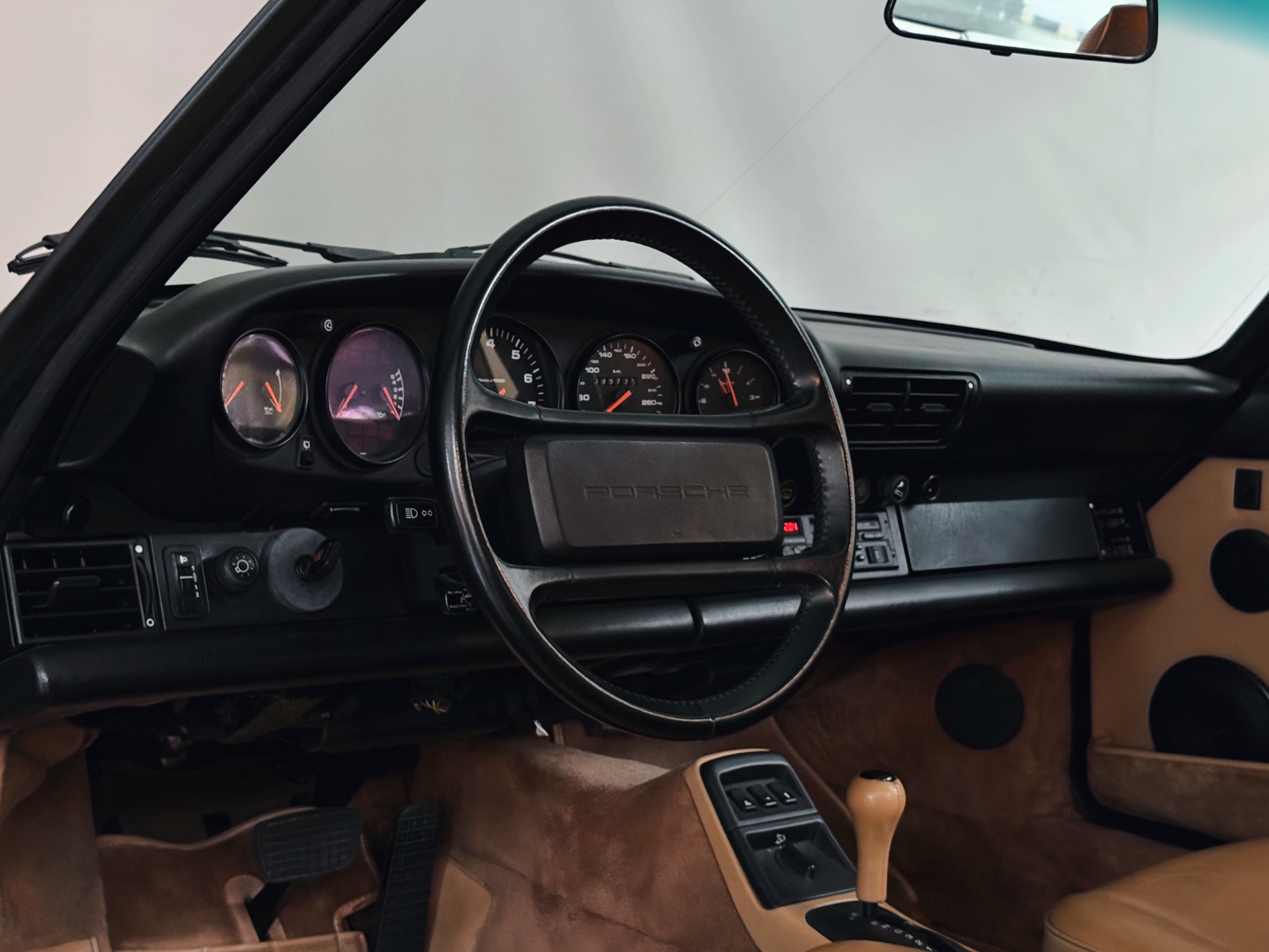 PORSCHE 911 Carrera 2-image-11