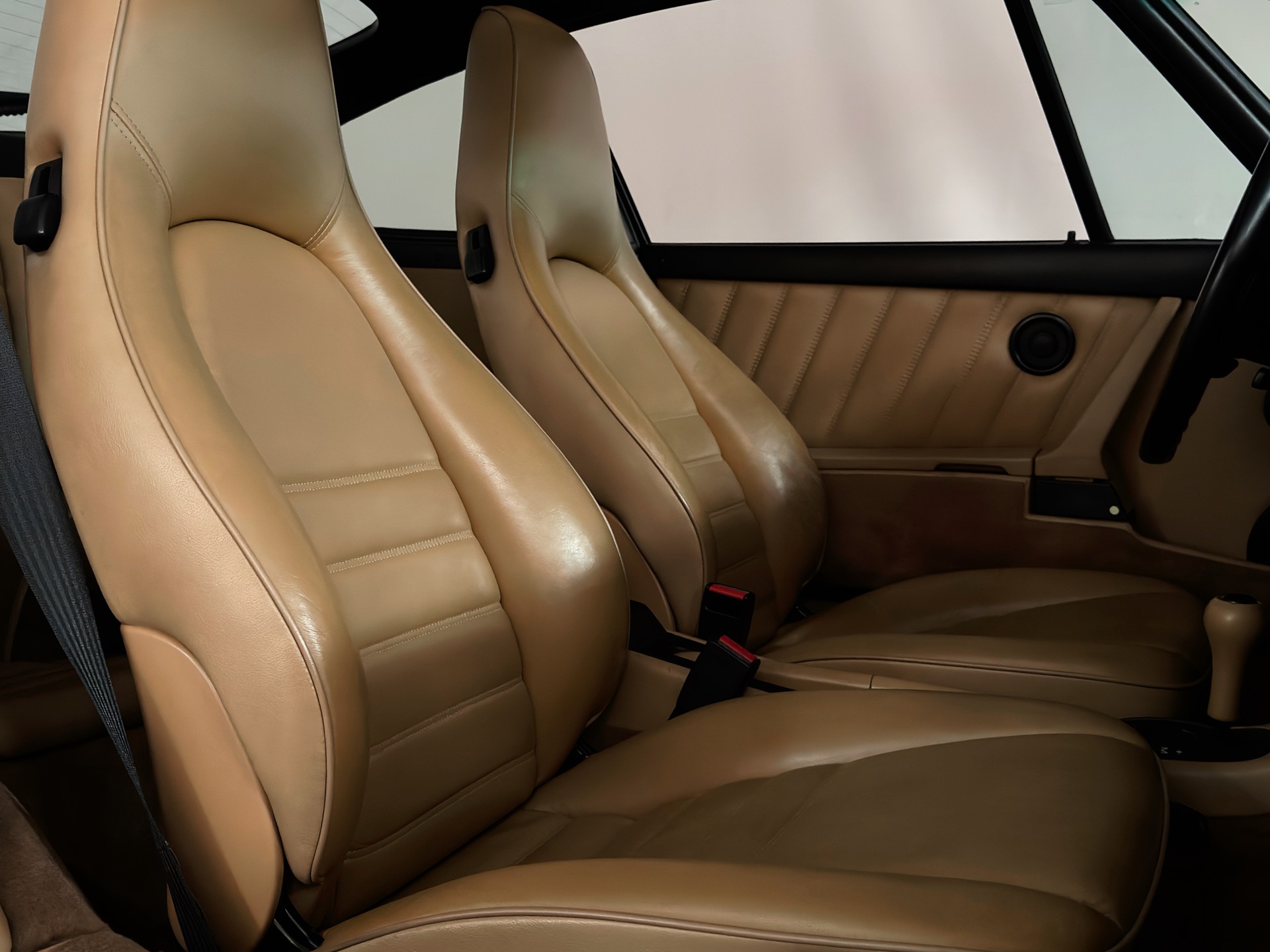 PORSCHE 911 Carrera 2-image-16