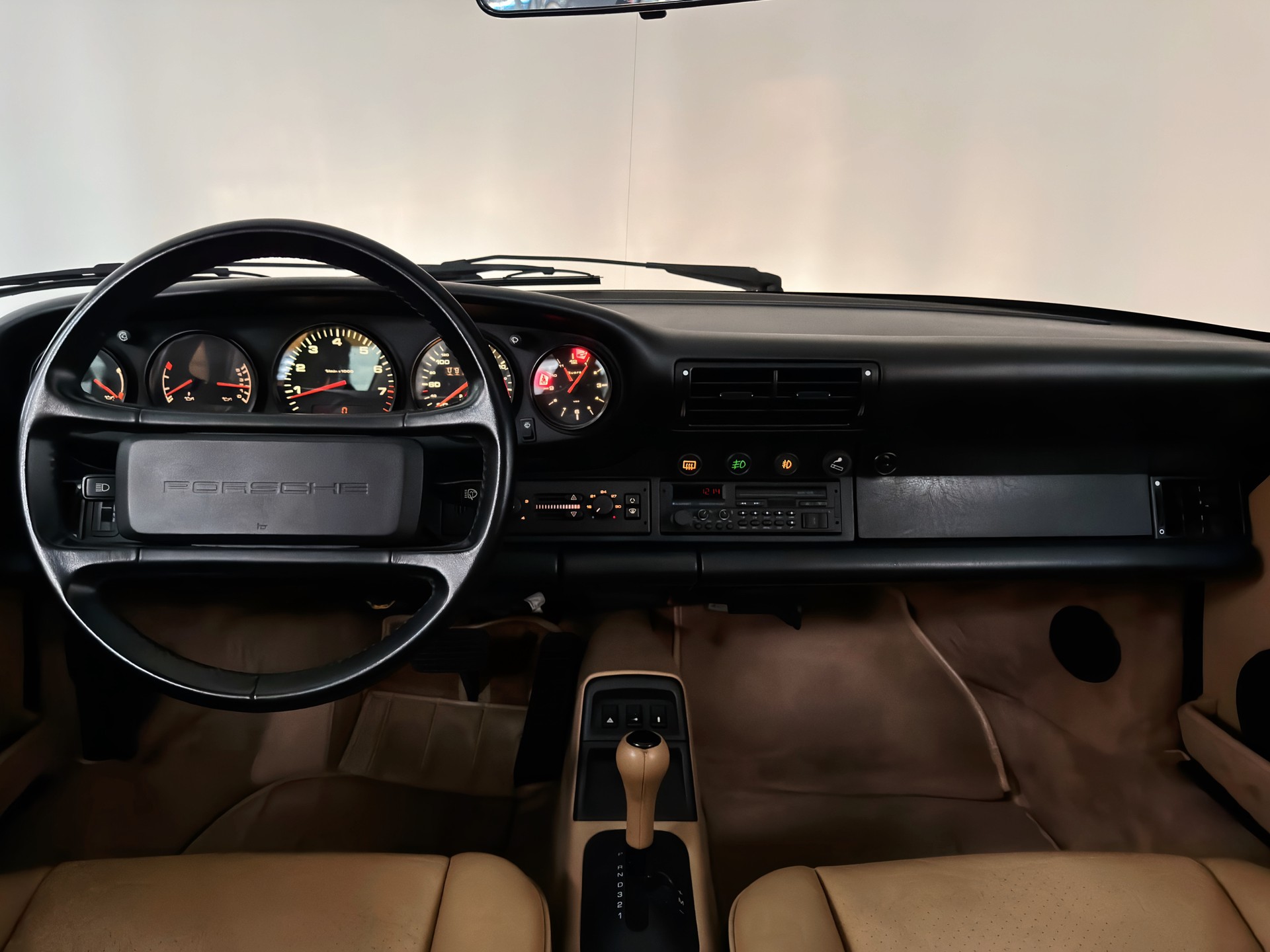 PORSCHE 911 Carrera 2-image-15