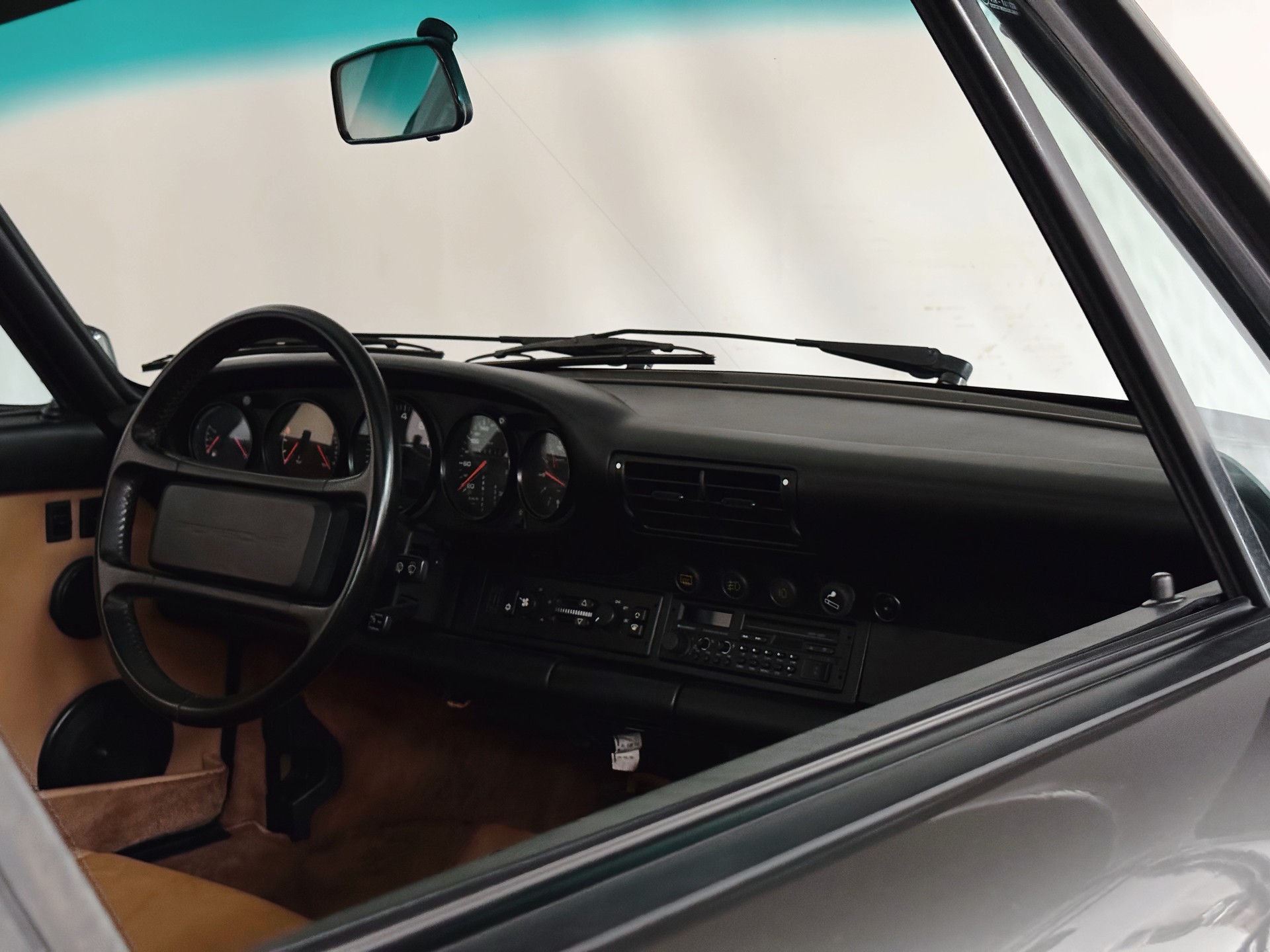 PORSCHE 911 Carrera 2-image-19