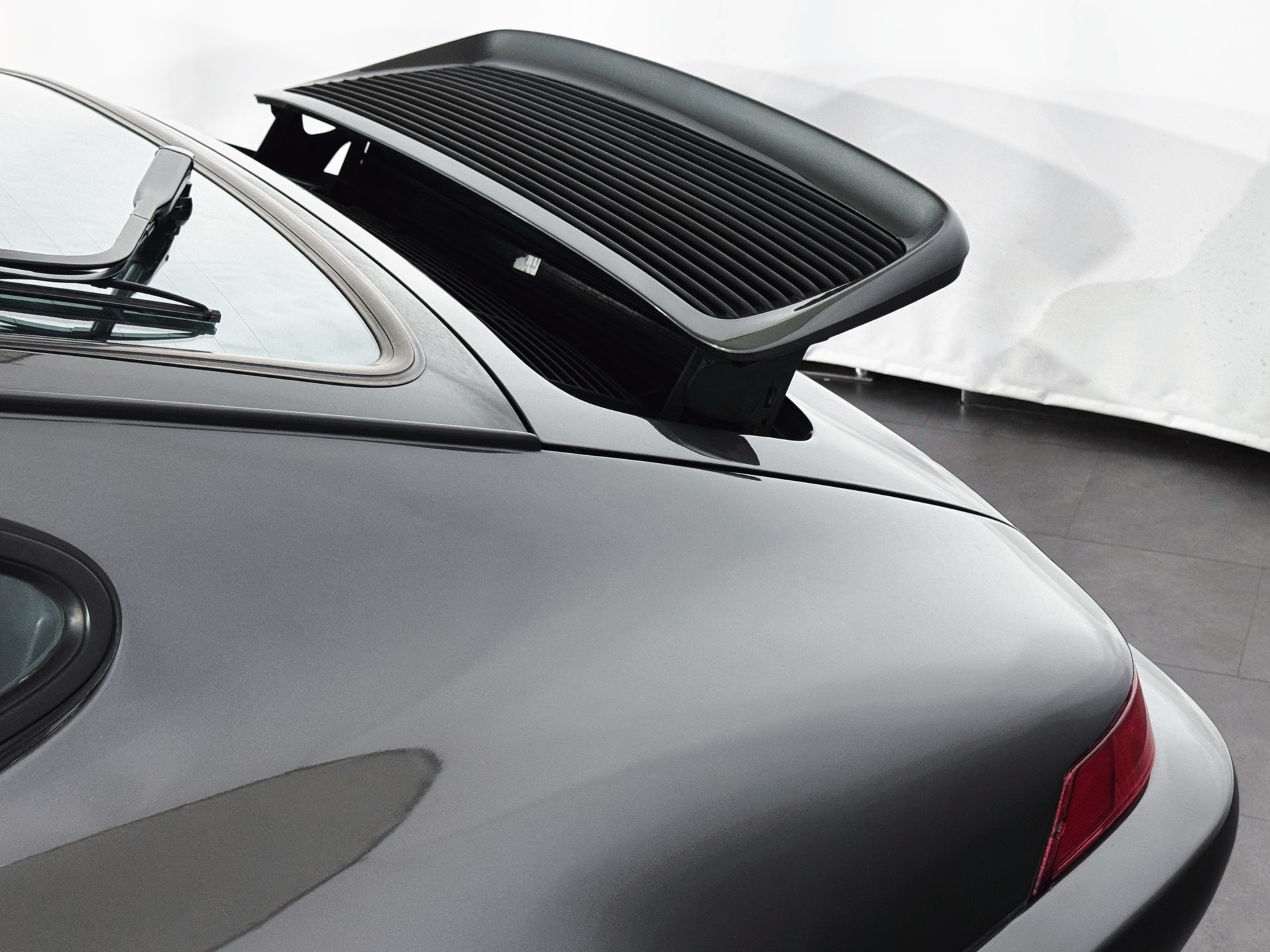 PORSCHE 911 Carrera 2-image-27