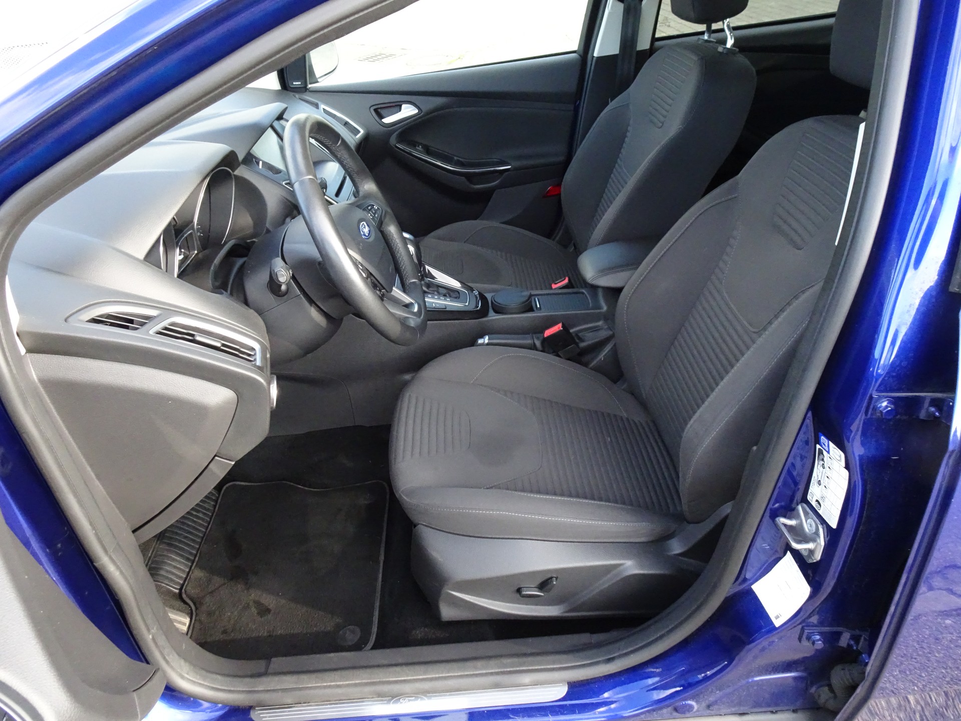 FORD Focus 2.0 TDCi Titanium Powershift-image-9