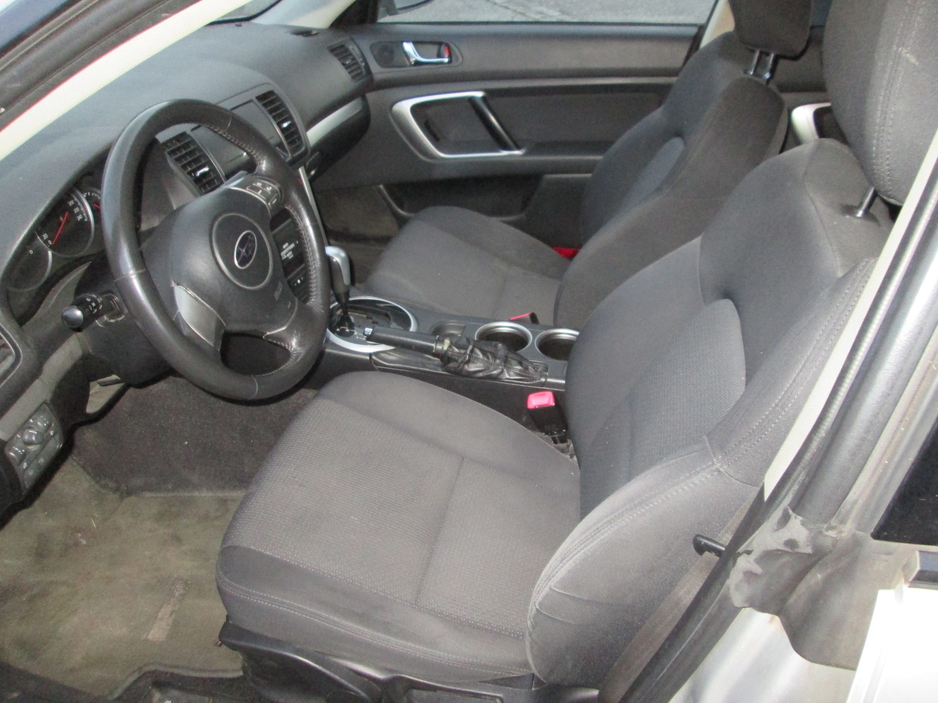 SUBARU Legacy 2.0R AWD Swiss-image-7