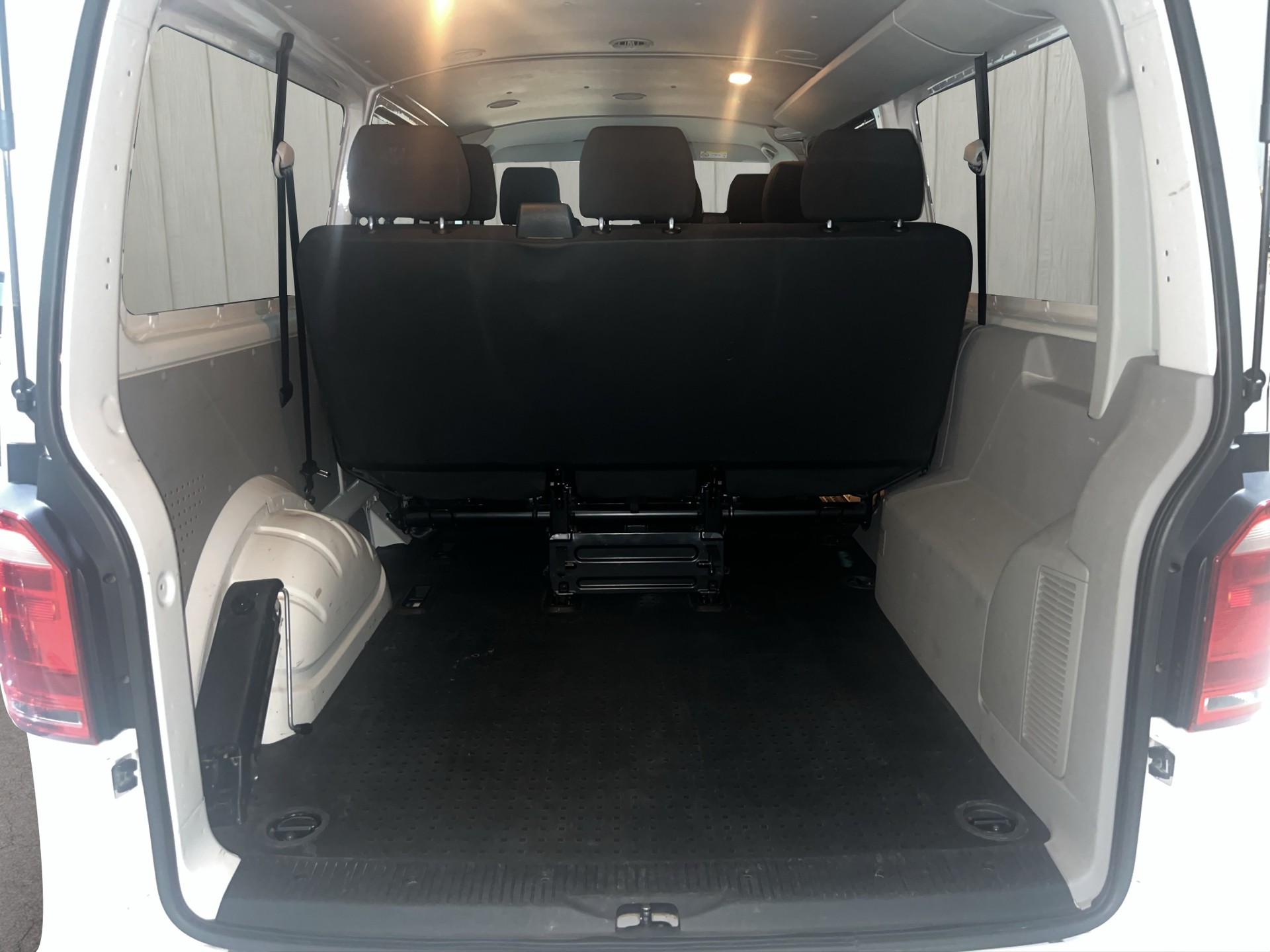VW T6 Caravelle 2.0 TDI Comfortline DSG LWB-image-14