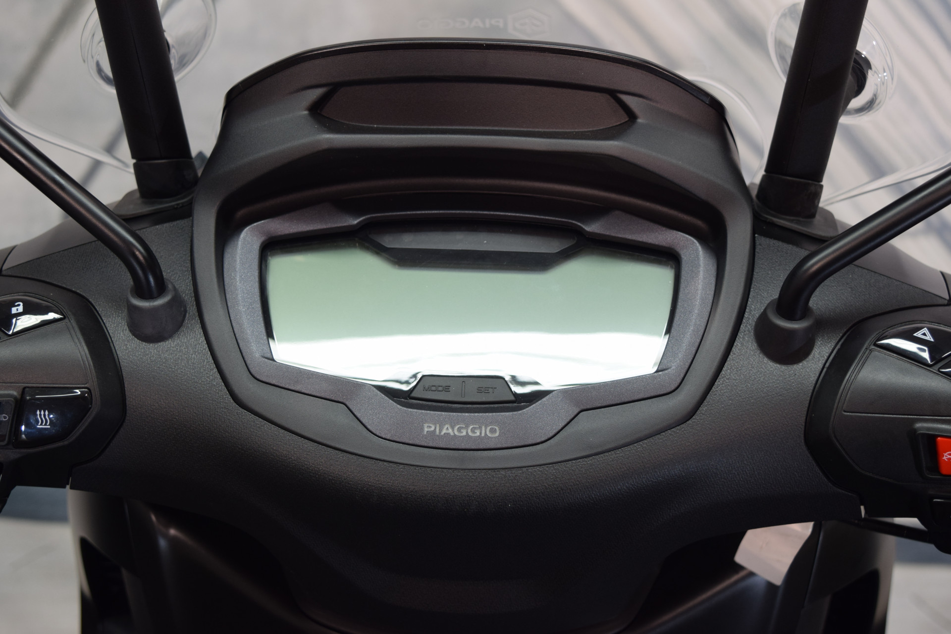 PIAGGIO Beverly 400 Sport sofort verfügbar!-image-8