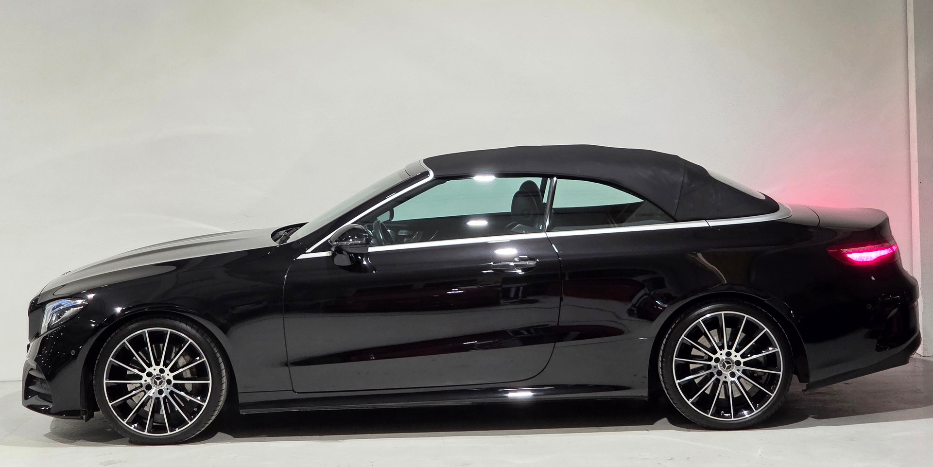 MERCEDES-BENZ E 400 Cabriolet AMG Line 4 Matic 9G-Tronic-showroom-element-2