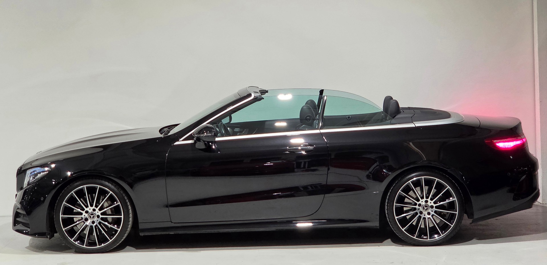 MERCEDES-BENZ E 400 Cabriolet AMG Line 4 Matic 9G-Tronic-showroom-element-3