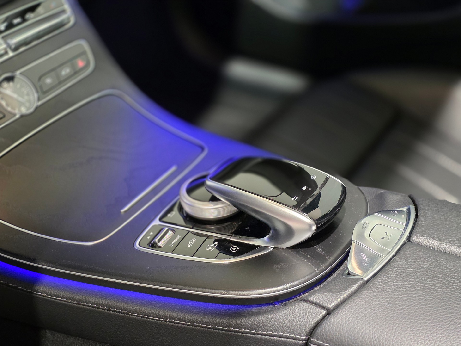 MERCEDES-BENZ E 400 Cabriolet AMG Line 4 Matic 9G-Tronic-image-19