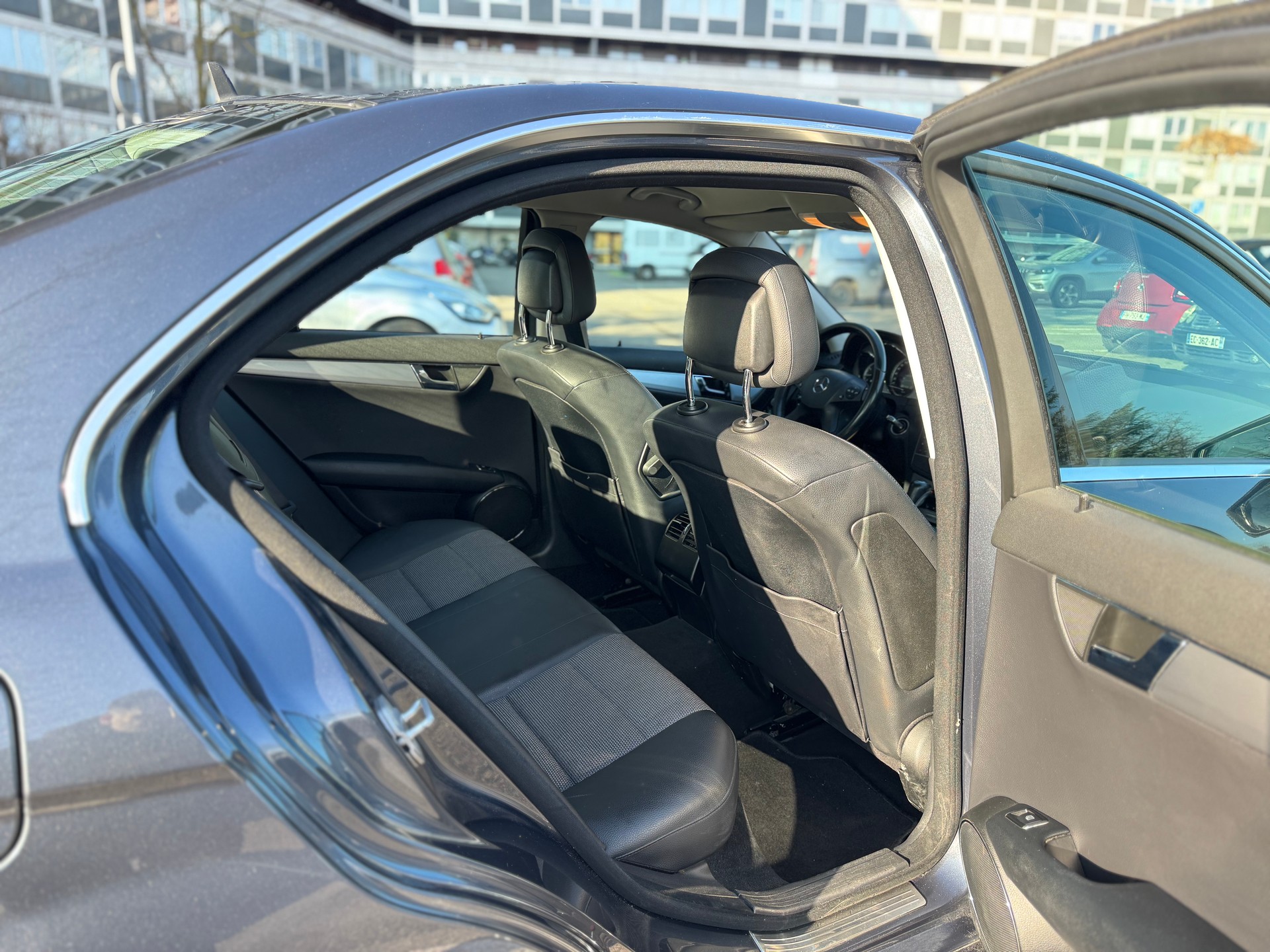 MERCEDES-BENZ C 220 CDI BlueEfficiency Automatic-image-11