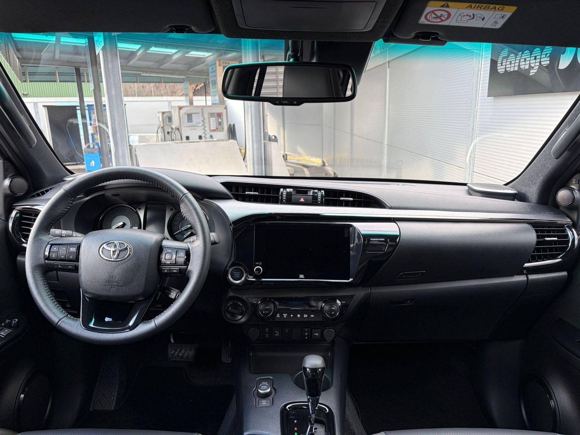 TOYOTA Hilux Double Cab.-Pick-up 2.8 D-4D 204 Invincible MHEV-image-11