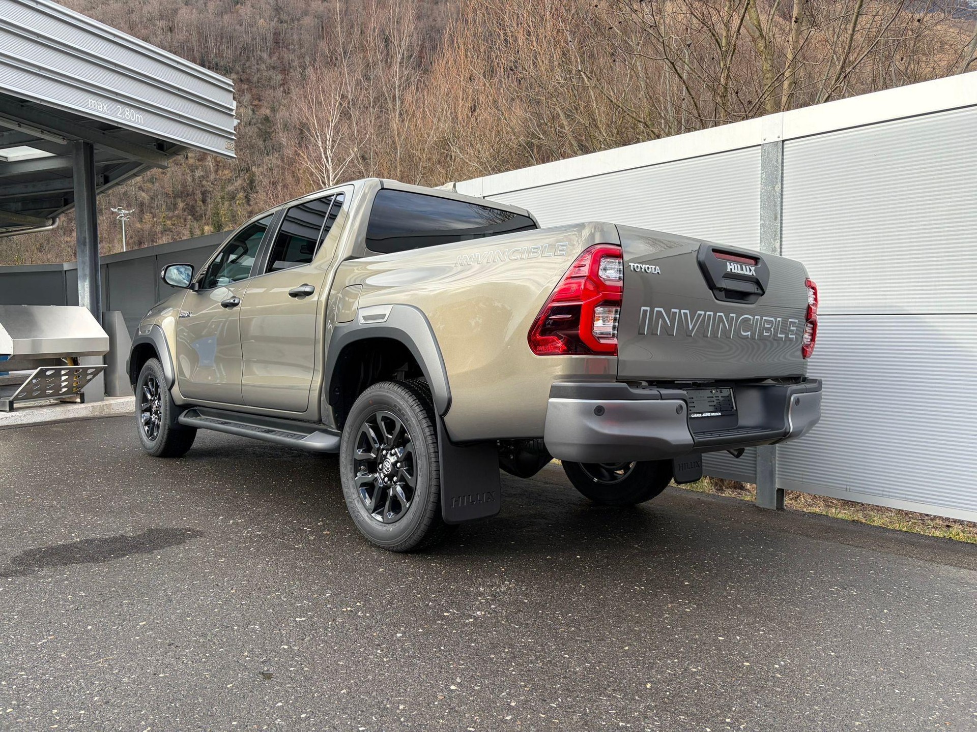 TOYOTA Hilux Double Cab.-Pick-up 2.8 D-4D 204 Invincible MHEV-image-3