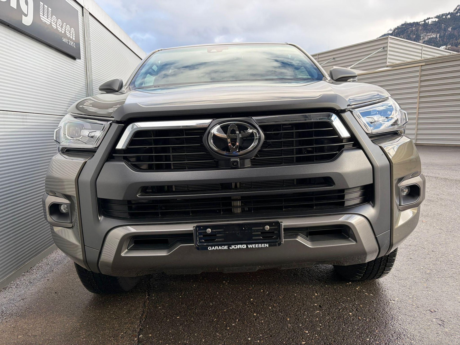 TOYOTA Hilux Double Cab.-Pick-up 2.8 D-4D 204 Invincible MHEV-image-1