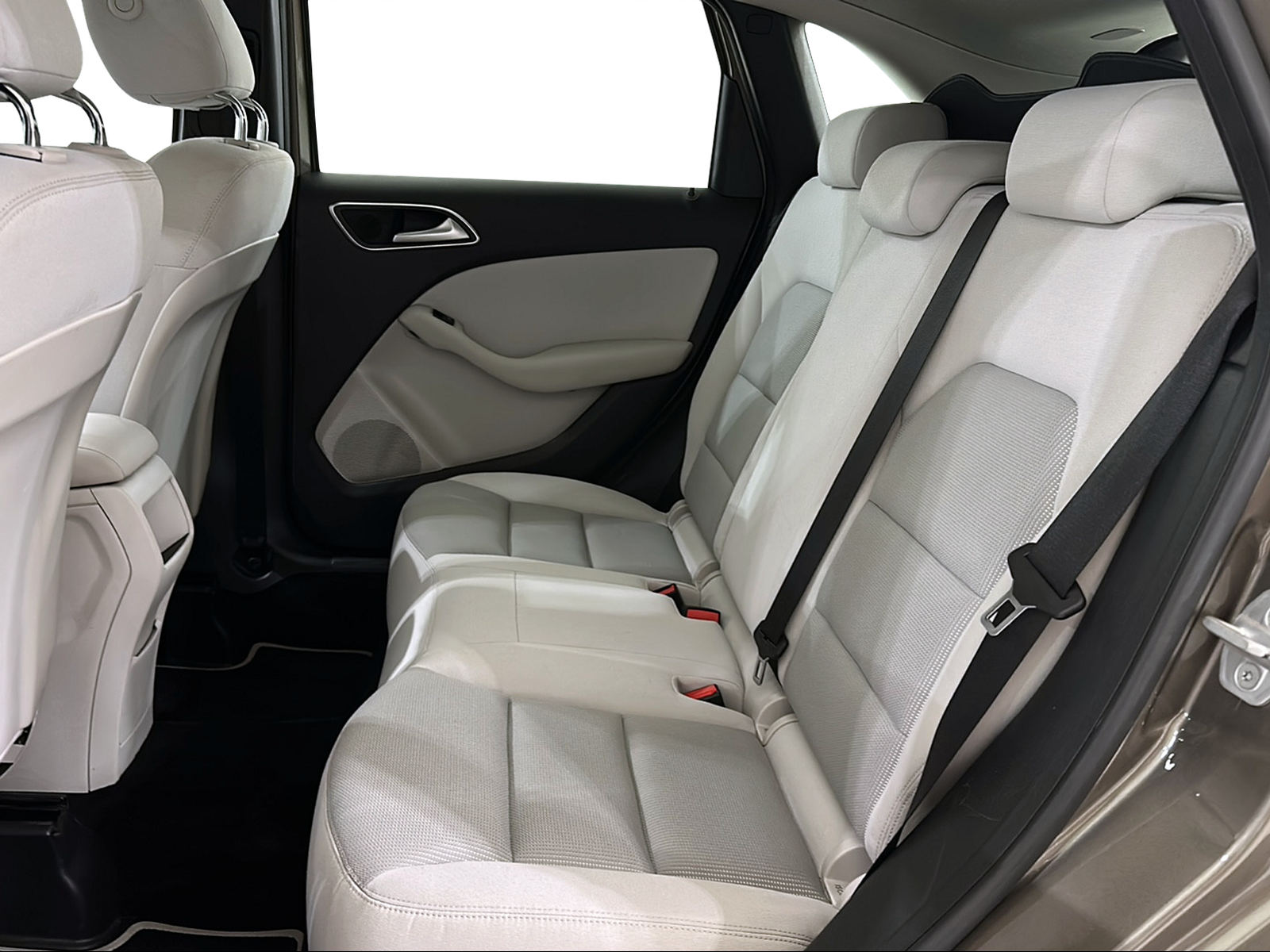 MERCEDES-BENZ B 180 CDI-image-11
