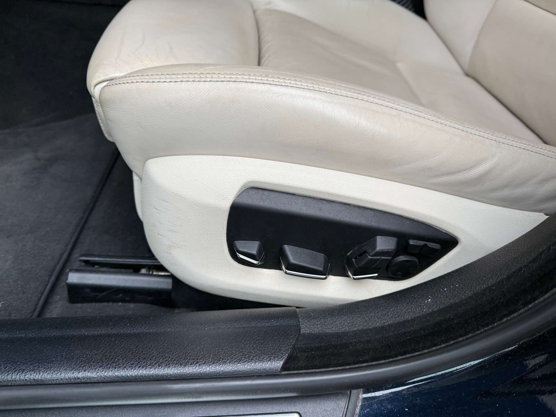 BMW 530d Touring xDrive M Sport-image-13