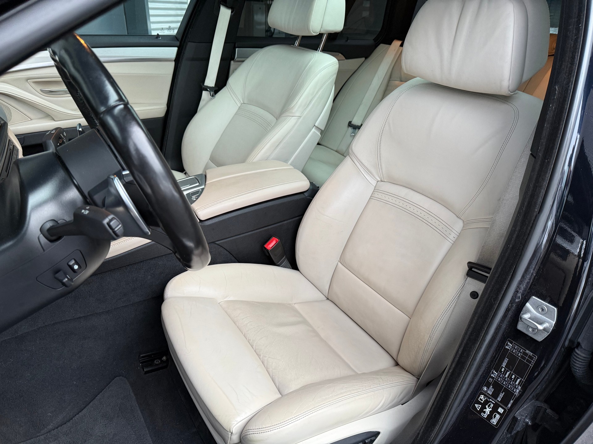 BMW 530d Touring xDrive M Sport-image-7