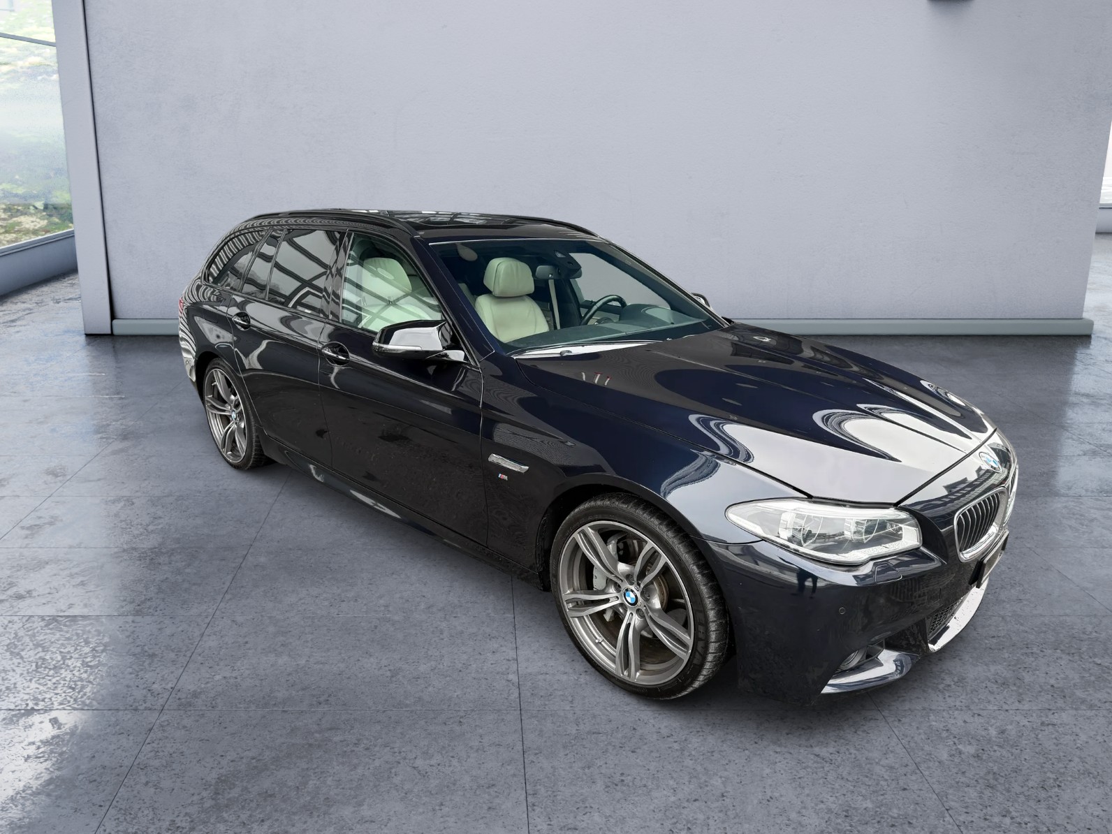 BMW 530d Touring xDrive M Sport-showroom-element-1