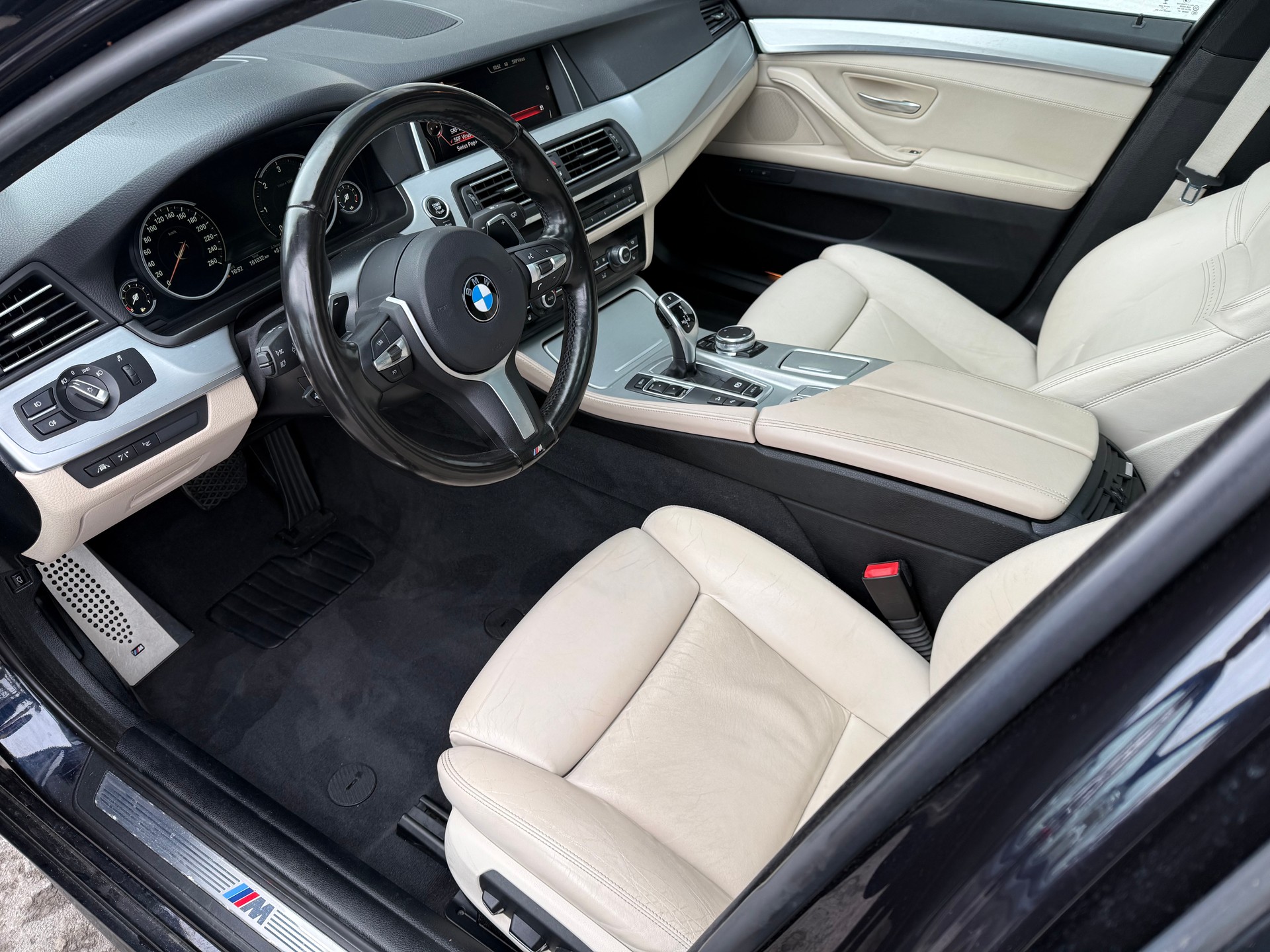 BMW 530d Touring xDrive M Sport-image-6
