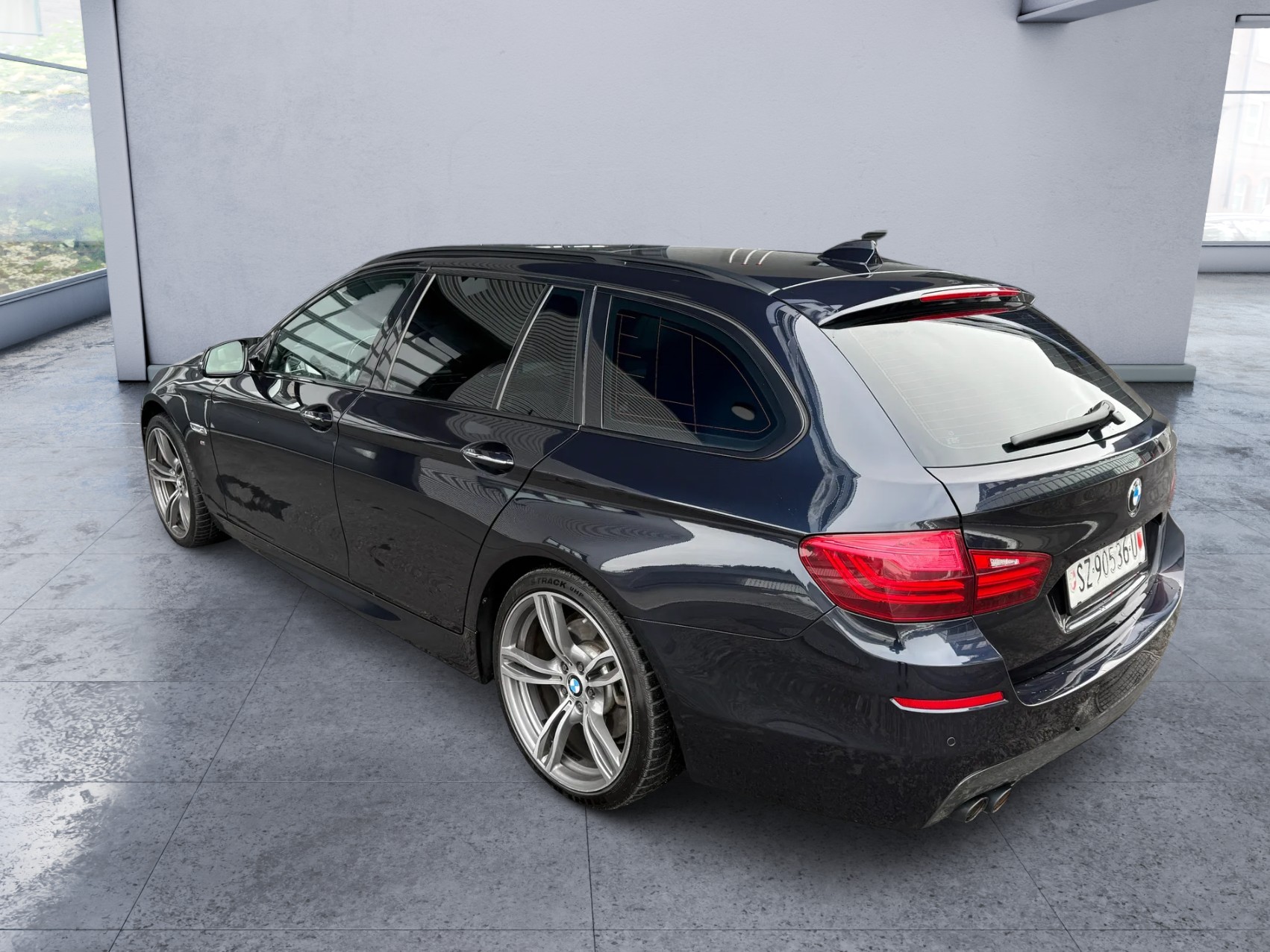 BMW 530d Touring xDrive M Sport-showroom-element-3