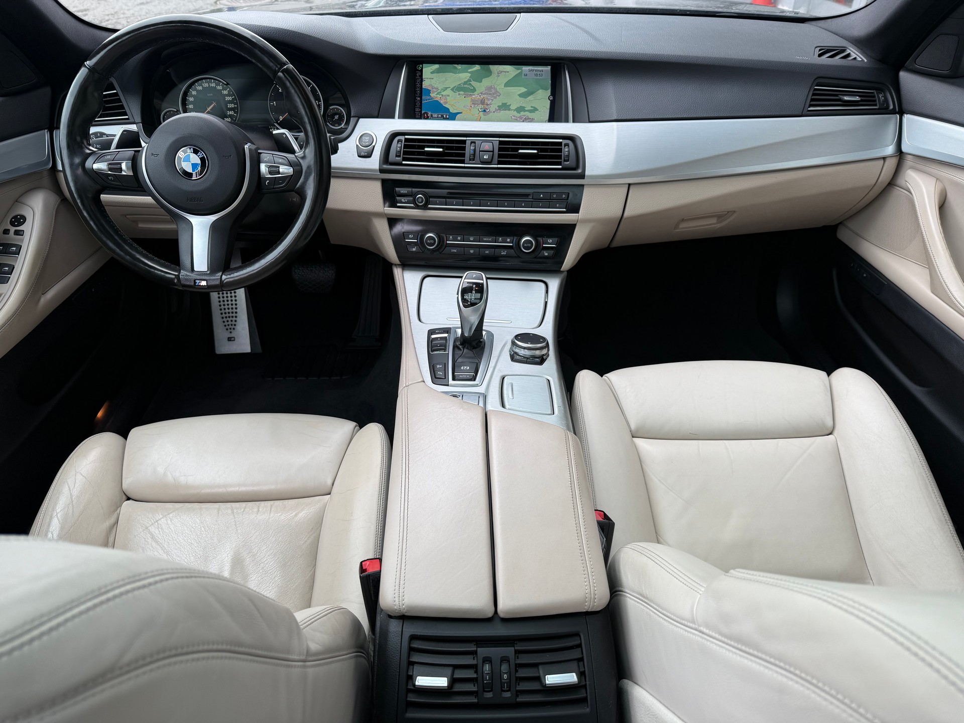 BMW 530d Touring xDrive M Sport-image-11