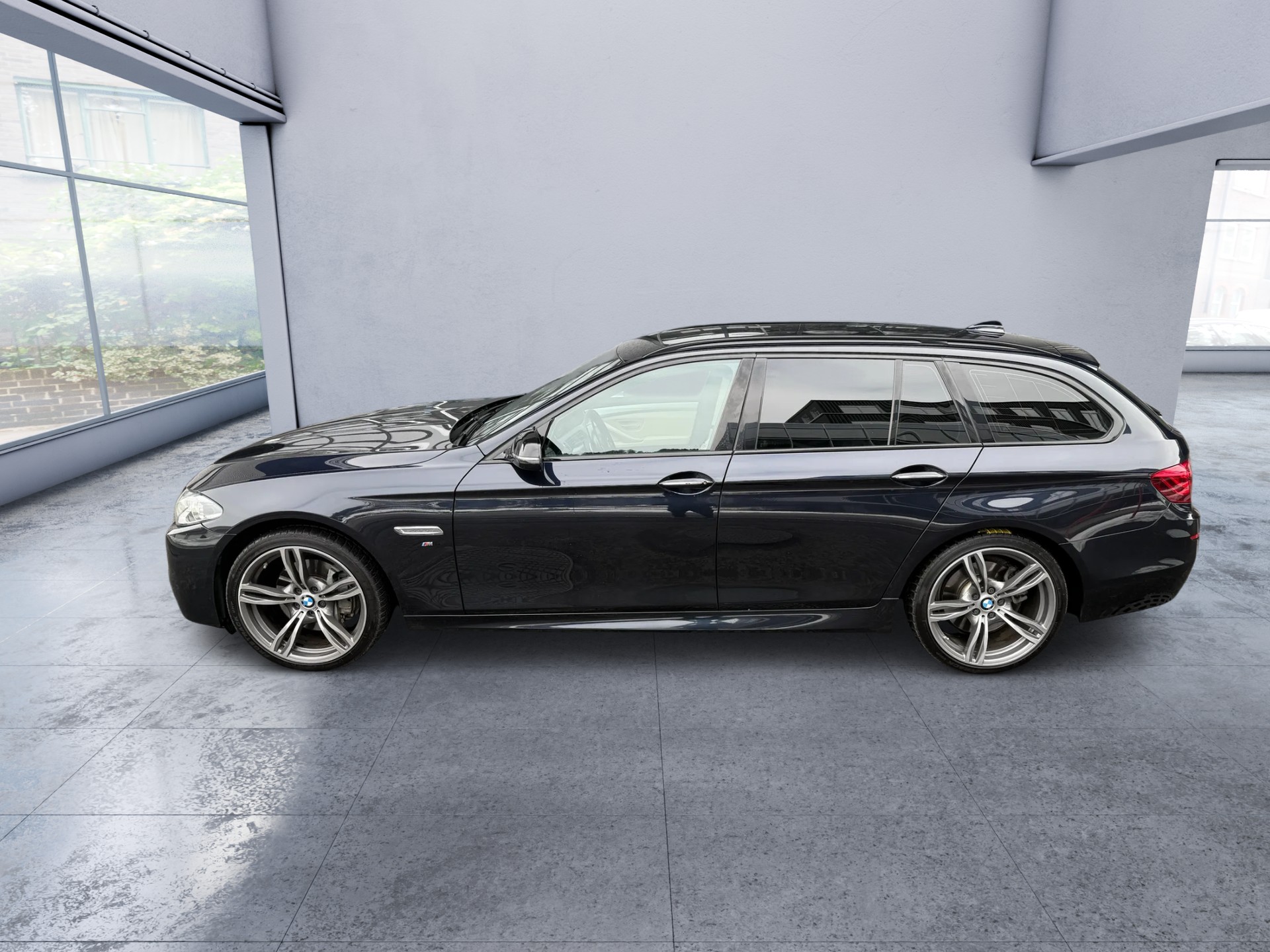 BMW 530d Touring xDrive M Sport-showroom-element-2