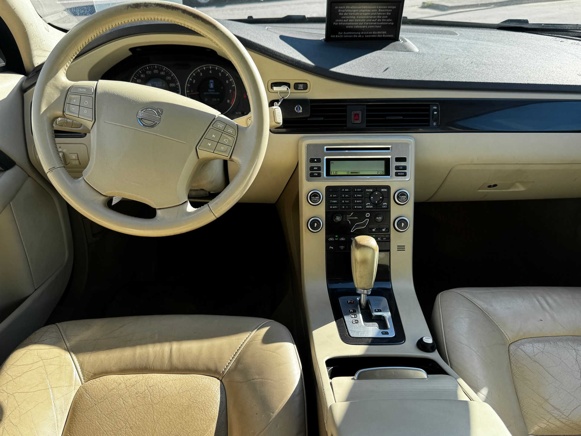 VOLVO V70 2.5T Flexifuel Momentum Geartronic-image-7