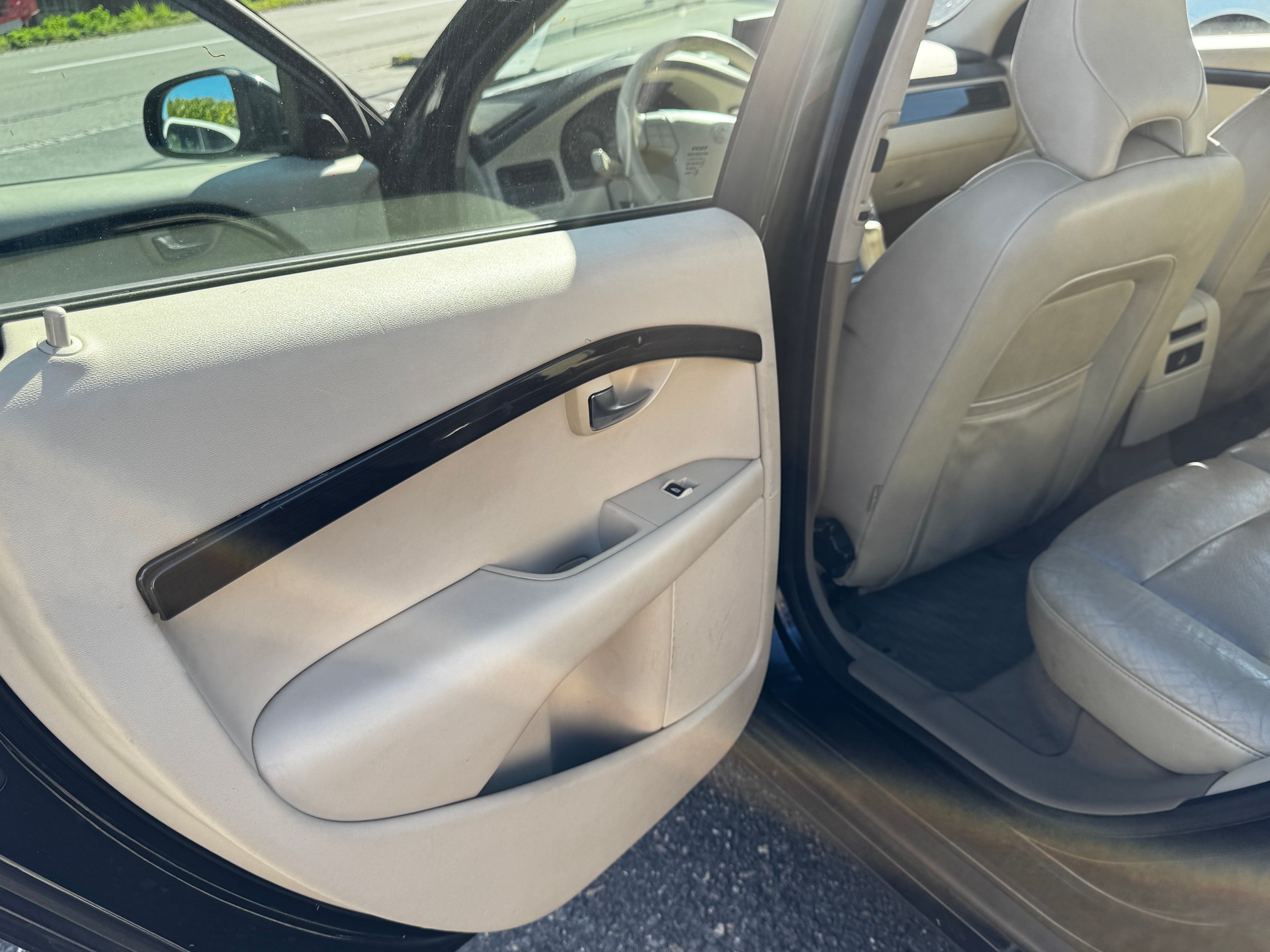 VOLVO V70 2.5T Flexifuel Momentum Geartronic-image-10