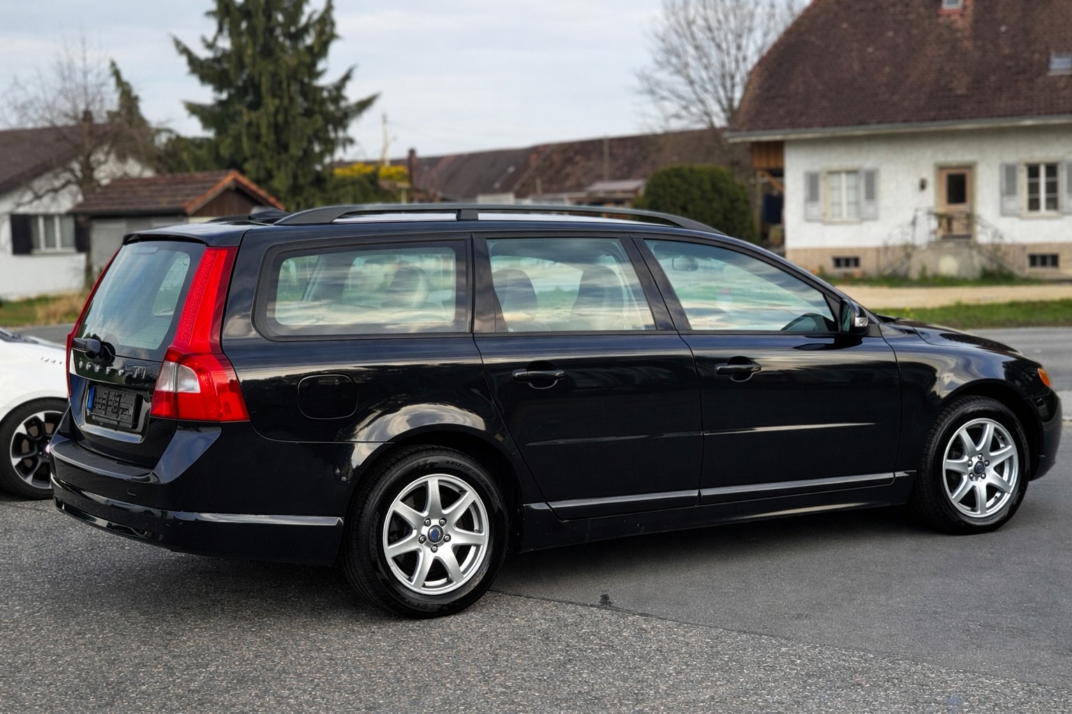 VOLVO V70 2.5T Flexifuel Momentum Geartronic-image-1