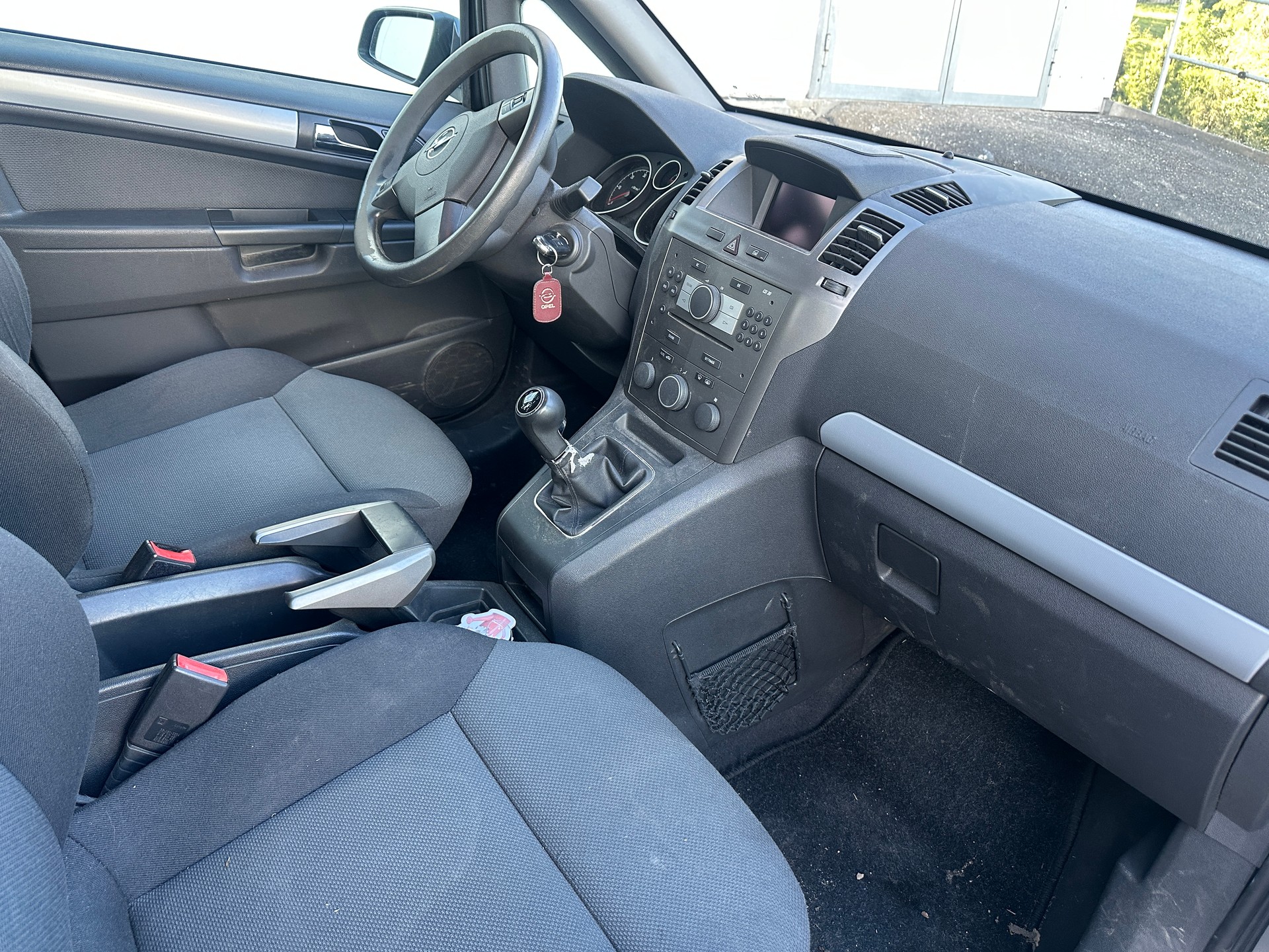 OPEL Zafira 1.9 CDTI (Essentia)-image-1