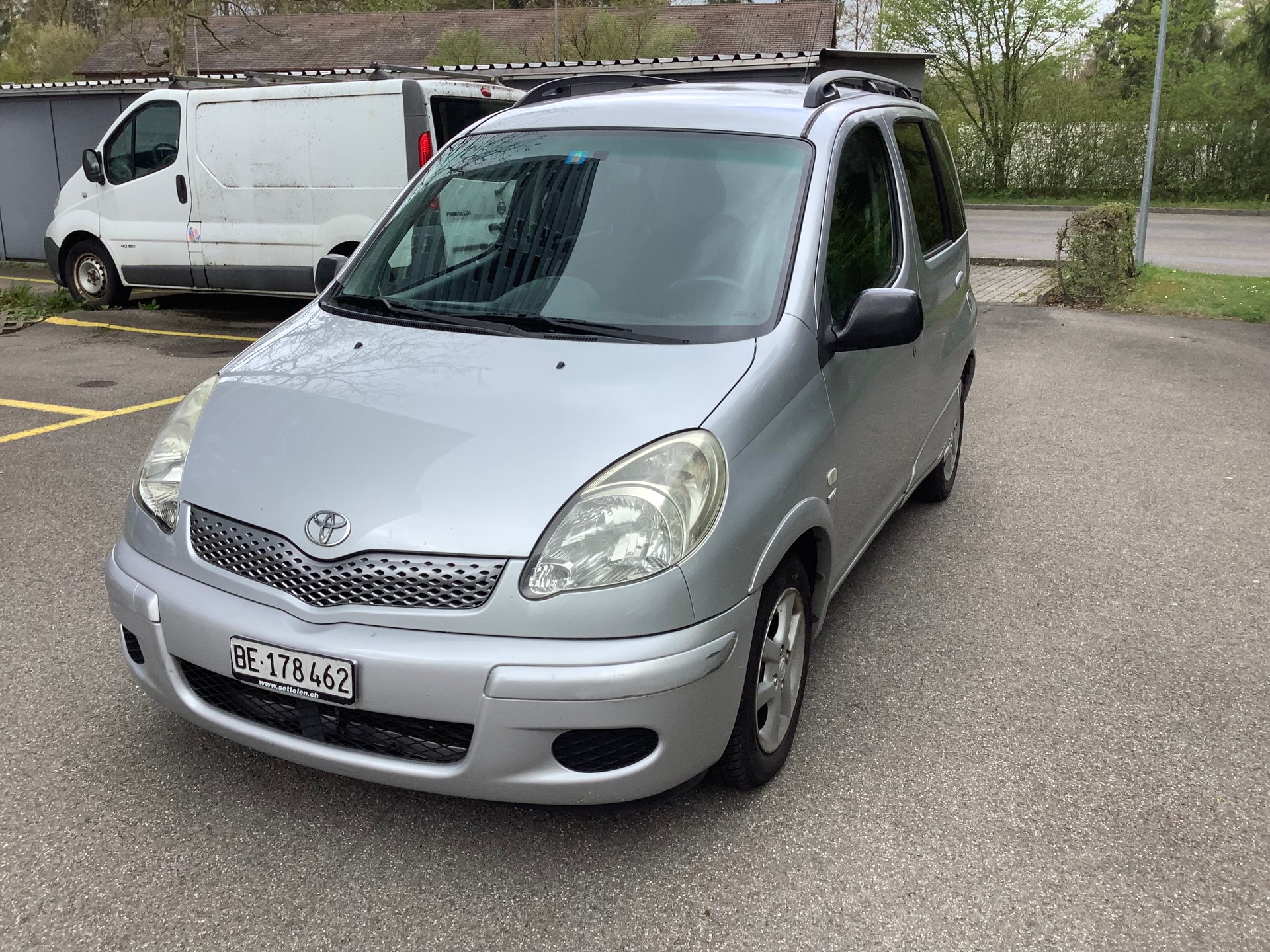 TOYOTA Yaris Verso 1.3 Linea Sol-image-2