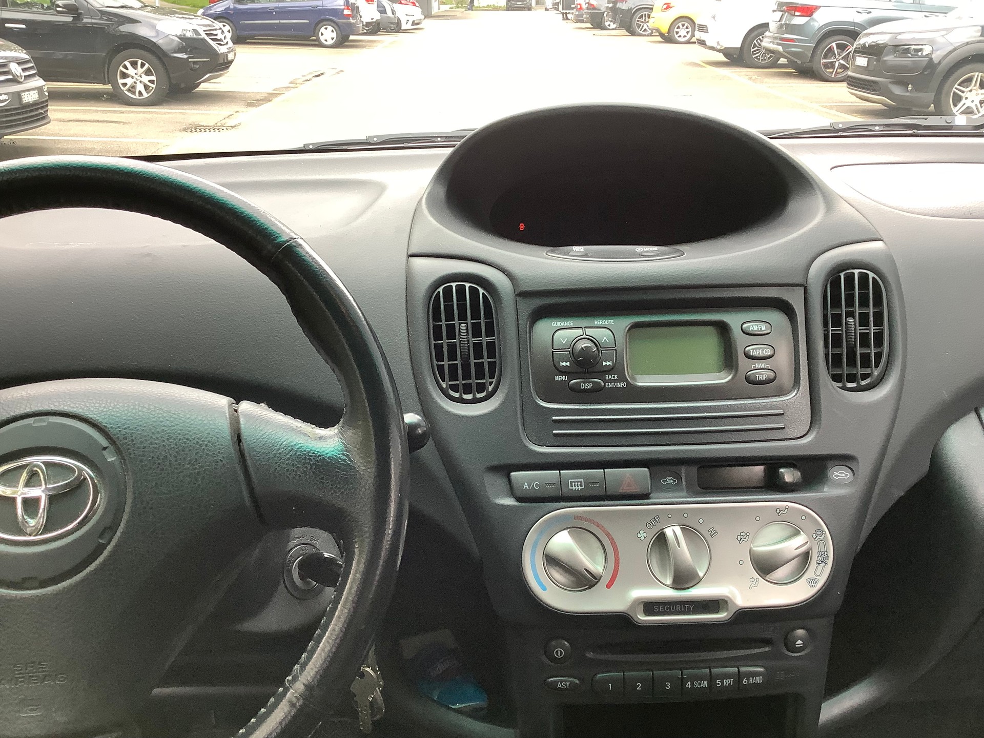 TOYOTA Yaris Verso 1.3 Linea Sol-image-11