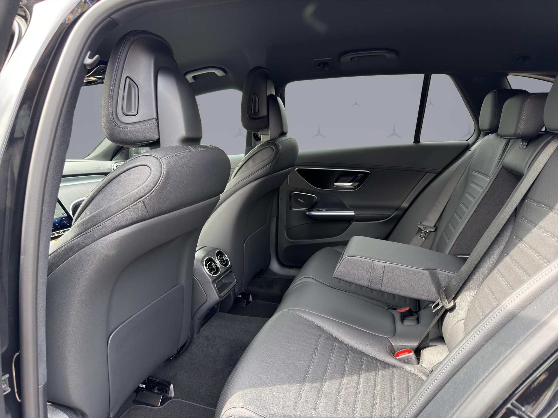 MERCEDES-BENZ C 220 d Swiss Star AMG Line 4matic Kombi-image-10