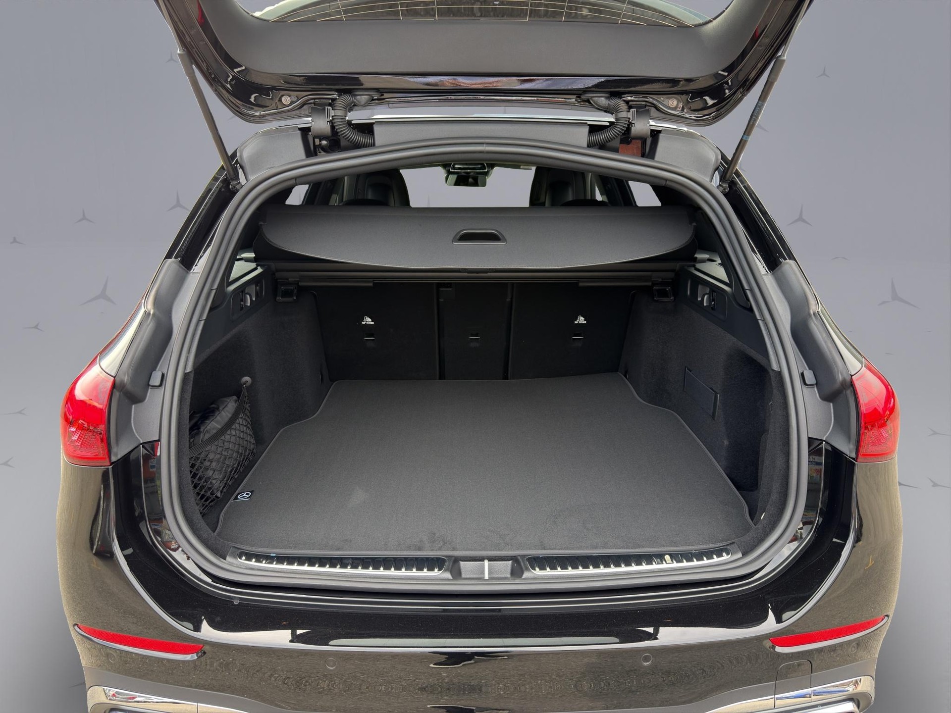 MERCEDES-BENZ C 220 d Swiss Star AMG Line 4matic Kombi-image-17
