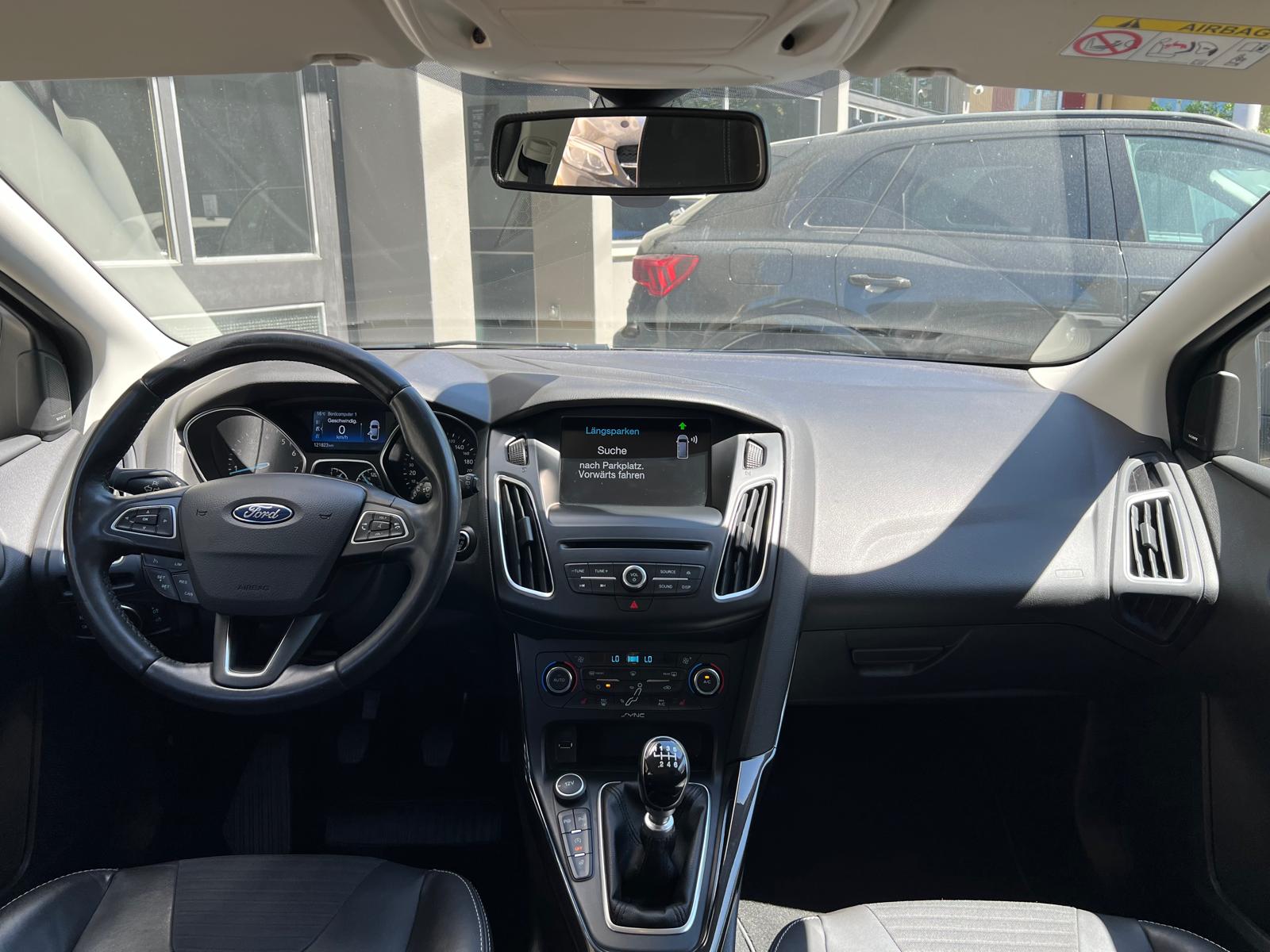 FORD Focus Station Wagon 1.5i EcoB SCTi 182 Titanium-image-6