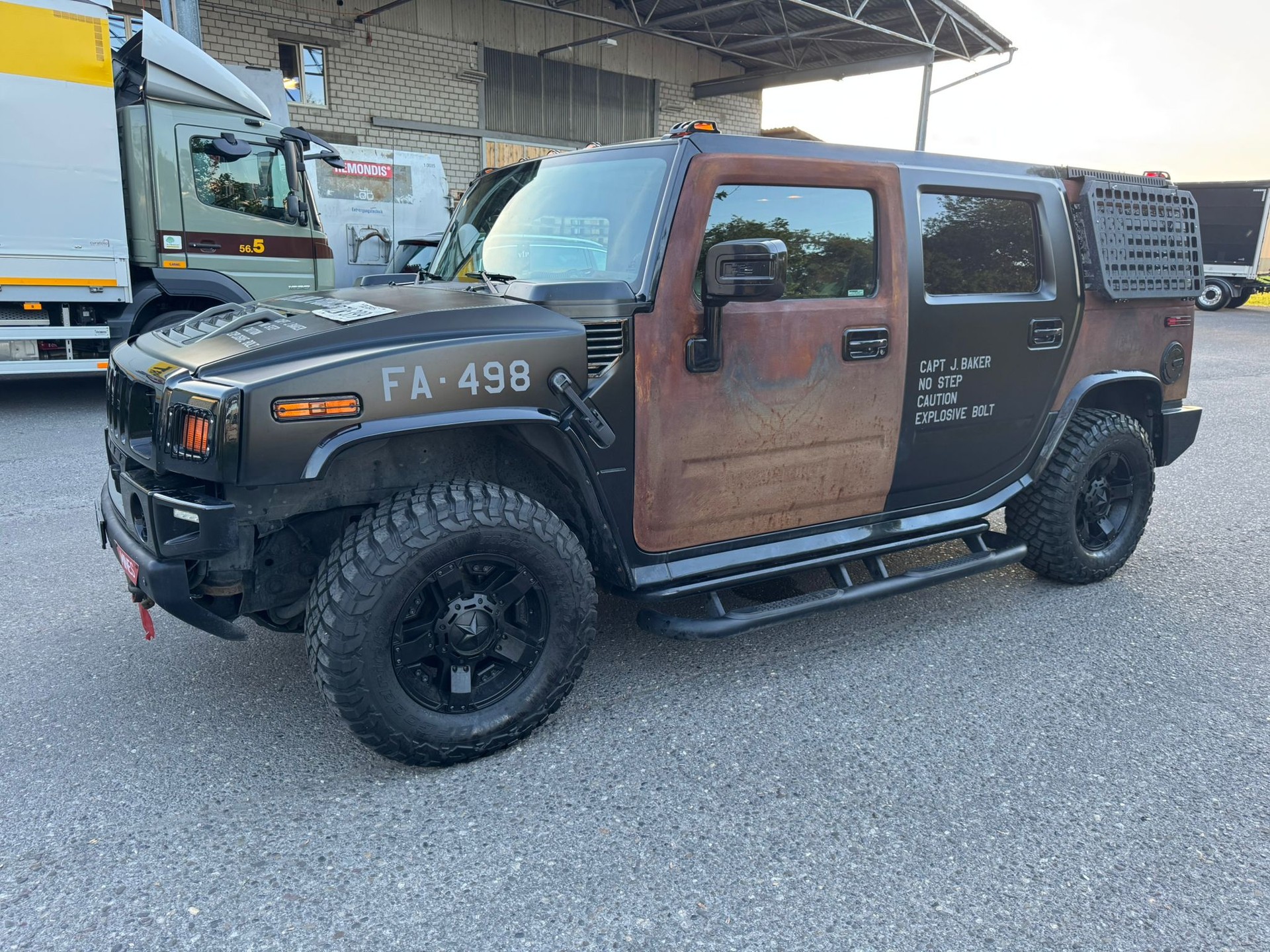 HUMMER H2 6.2 Luxury-showroom-element-2