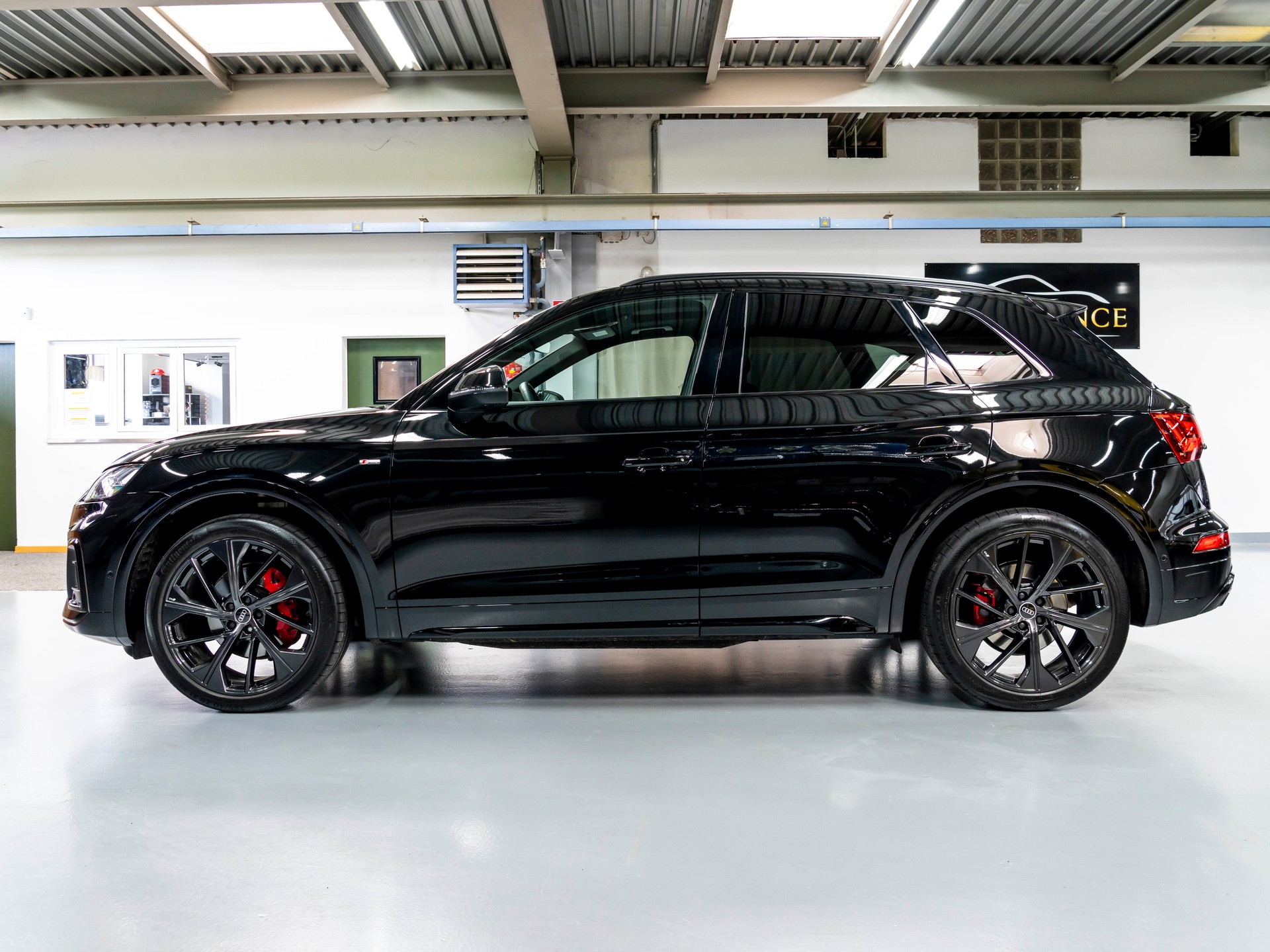 AUDI Q5 45 TFSI S-line quattro S-tronic-showroom-element-3