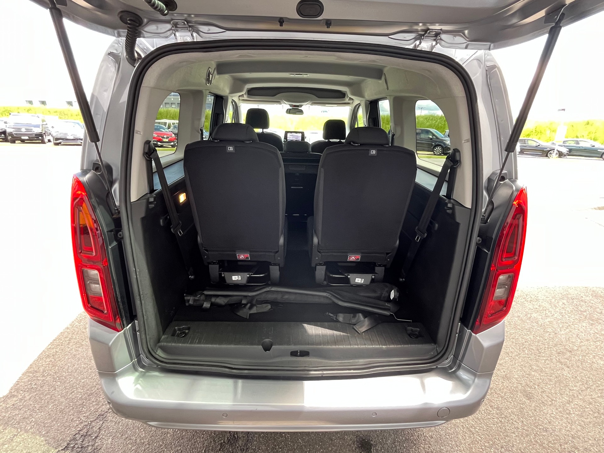 TOYOTA Proace City Verso 1.5 Trend Long Automatik-image-15