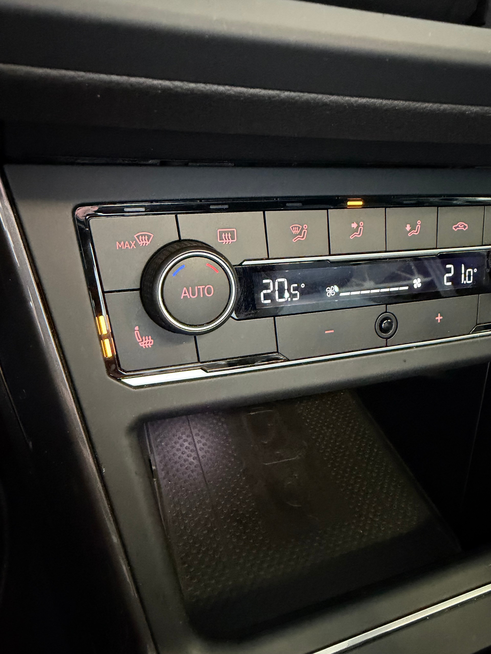 VW Polo 1.0 TSI BMT R-LINE Highline DSG | CH | Navi | PANORAMA | Keyless | Innovationspaket |-image-17