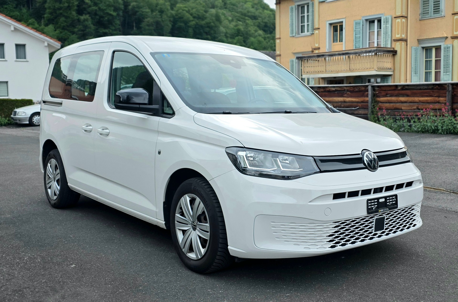 VW Caddy 2.0 TDI DSG-image-4