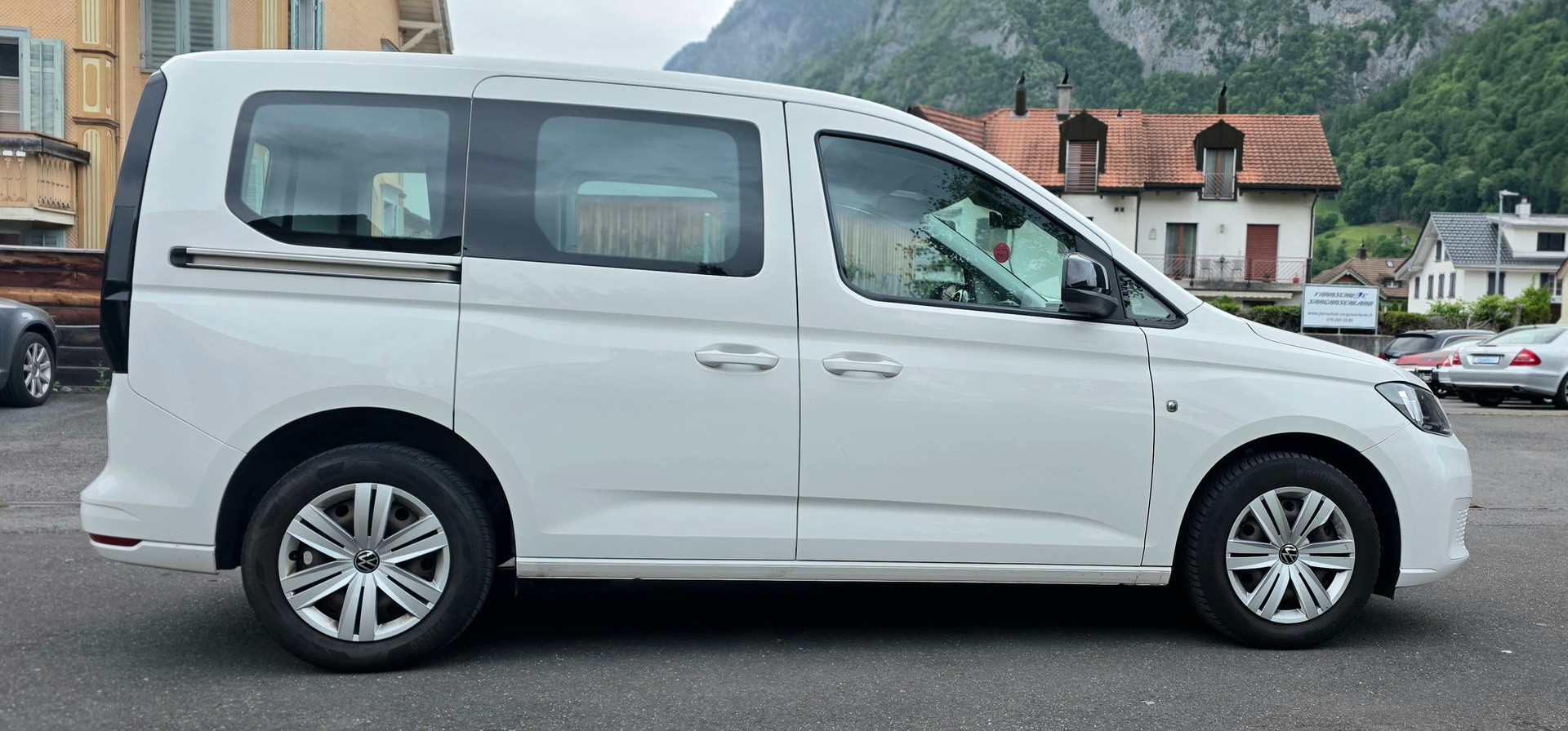 VW Caddy 2.0 TDI DSG-image-5