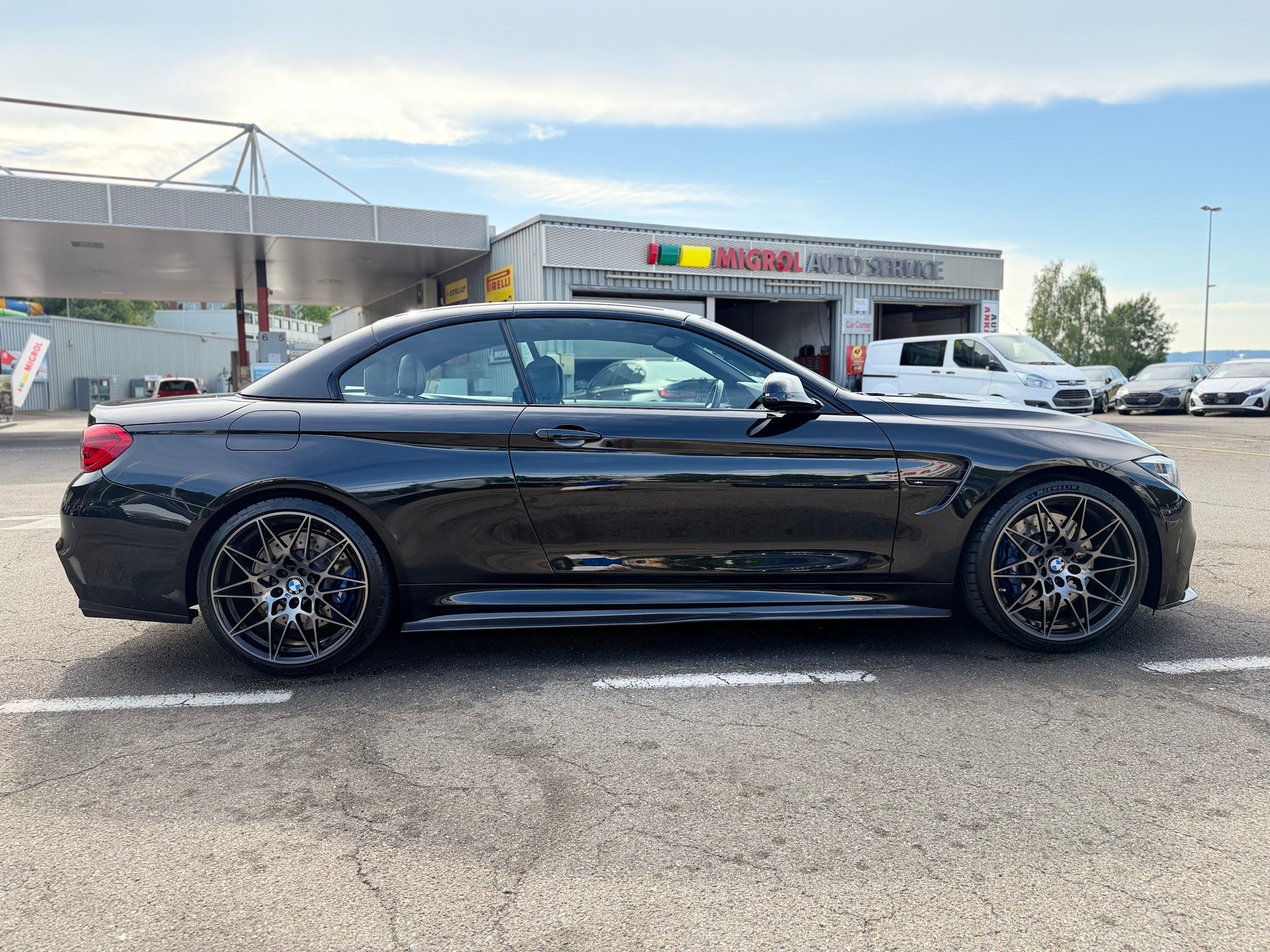 BMW M4 Cabriolet Competition DKG ° All Black °-image-11