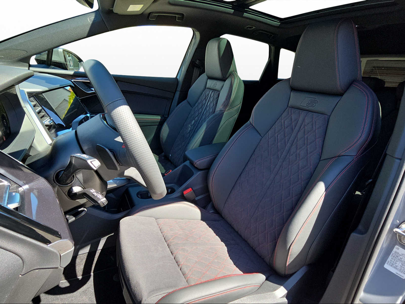 AUDI Q4 e-tron 45 Edition Swiss Ski quattro-image-7