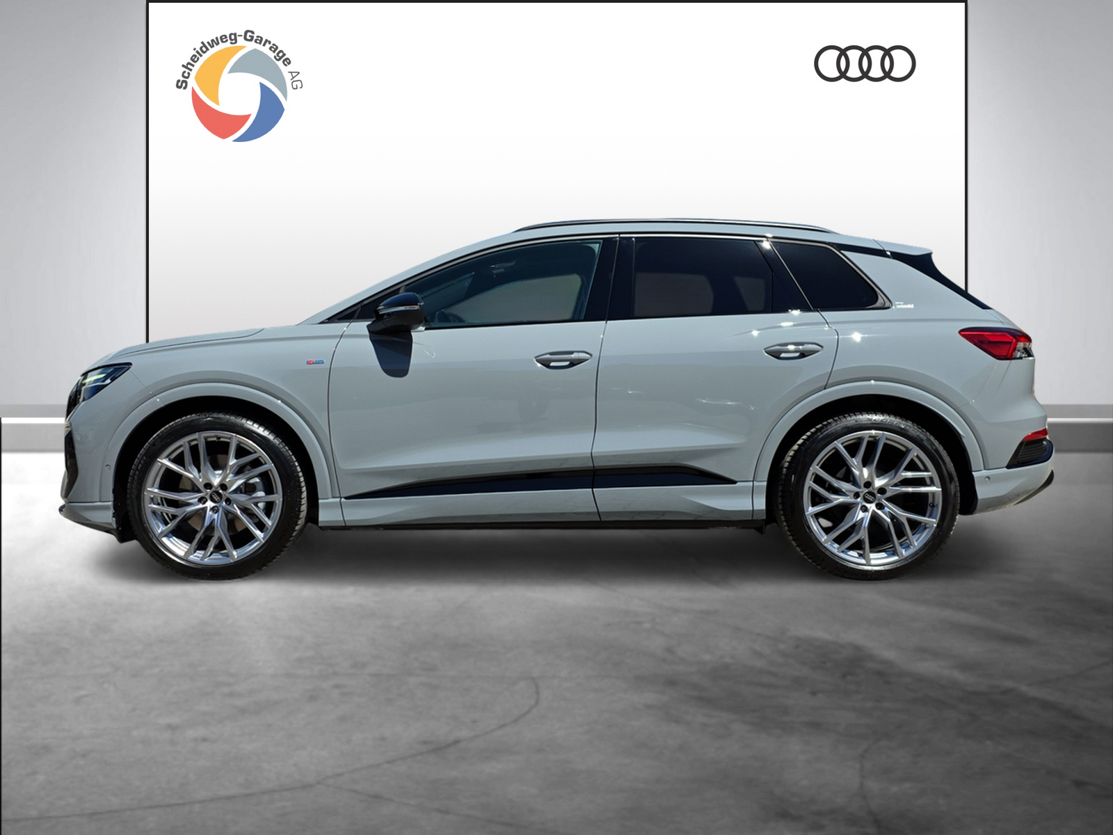 AUDI Q4 e-tron 45 Edition Swiss Ski quattro-showroom-element-2