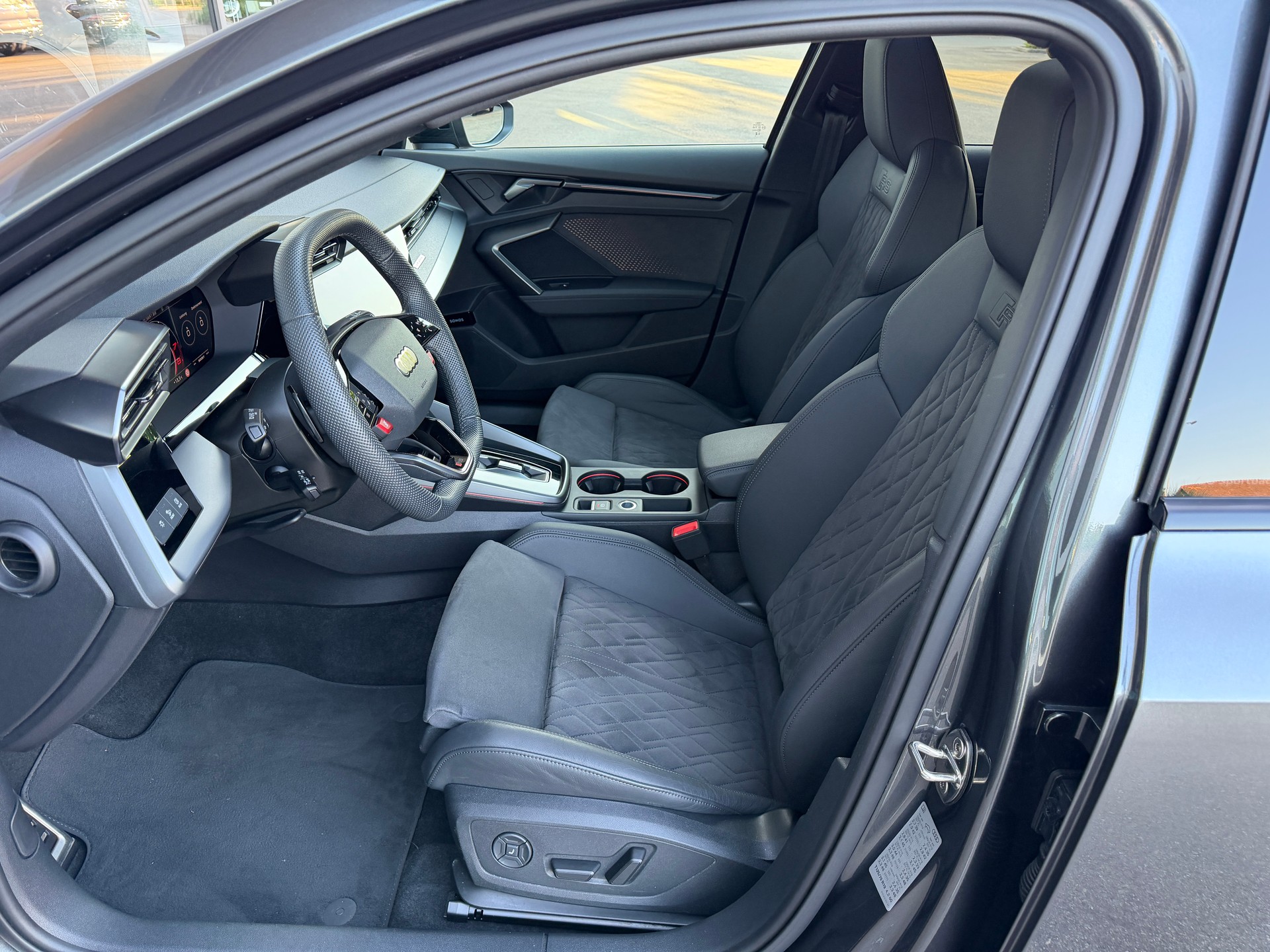 AUDI RS3 Sportback 2.5 TSI quattro S-tronic-image-9