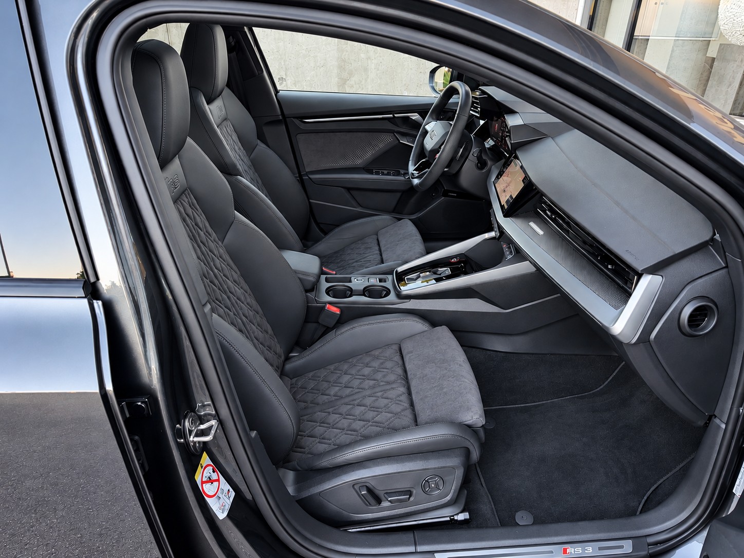 AUDI RS3 Sportback 2.5 TSI quattro S-tronic-image-18