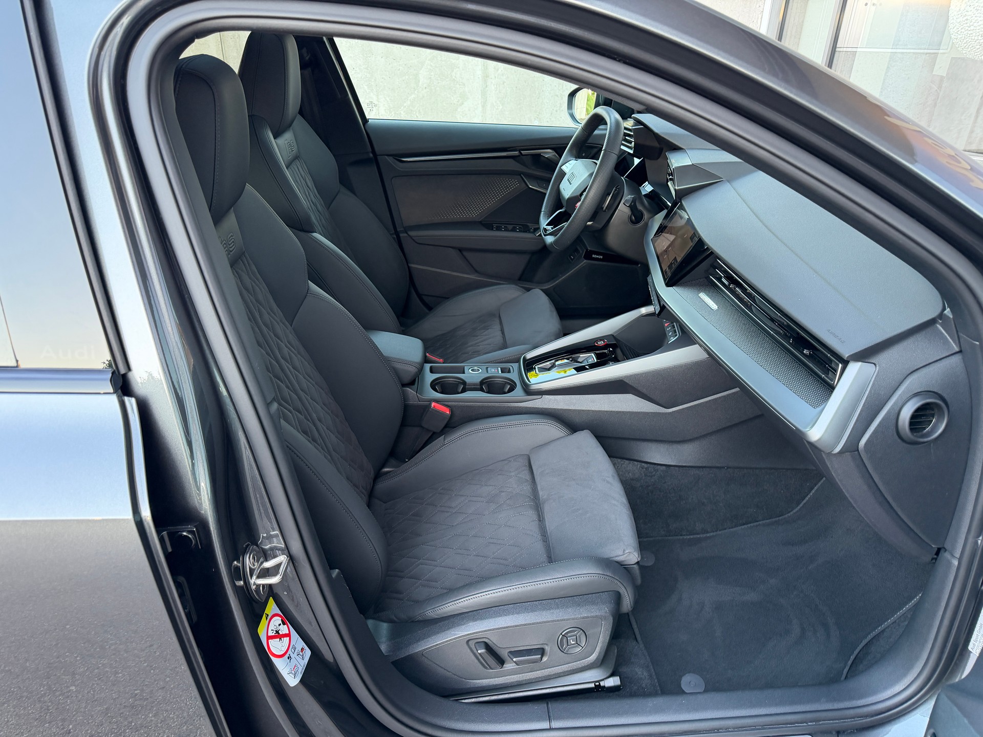 AUDI RS3 Sportback 2.5 TSI quattro S-tronic-image-21