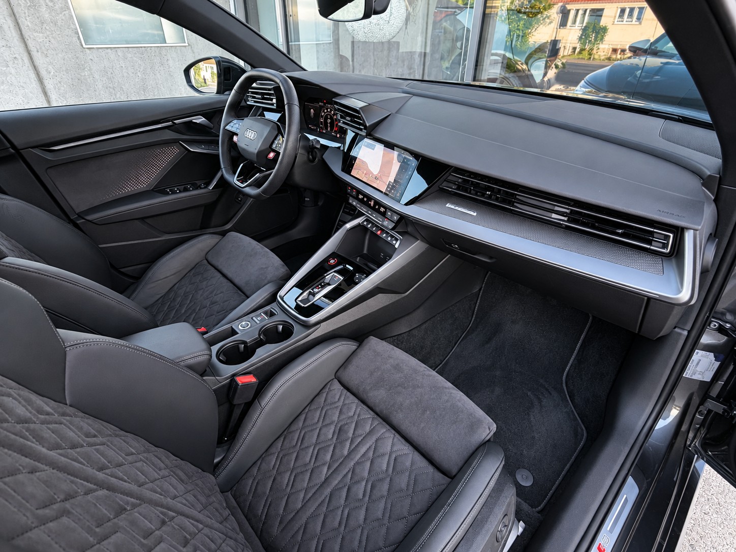 AUDI RS3 Sportback 2.5 TSI quattro S-tronic-image-16