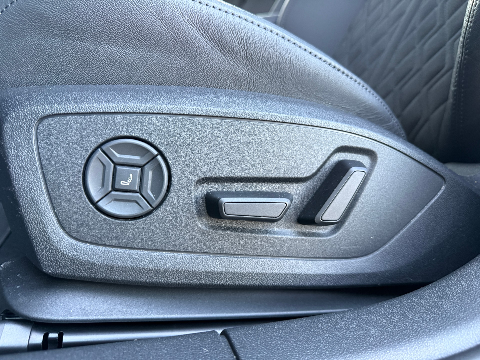 AUDI RS3 Sportback 2.5 TSI quattro S-tronic-image-12