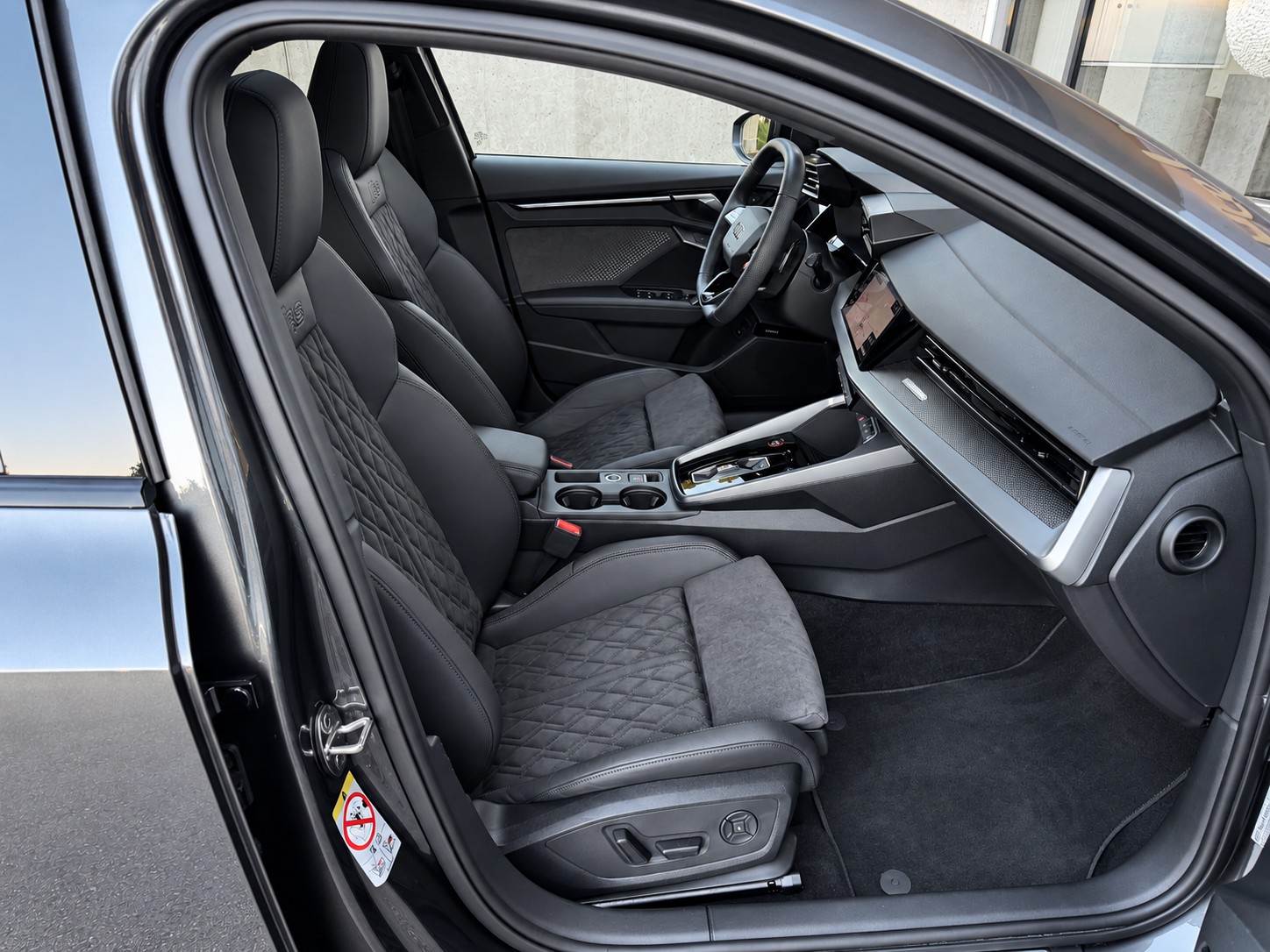 AUDI RS3 Sportback 2.5 TSI quattro S-tronic-image-15