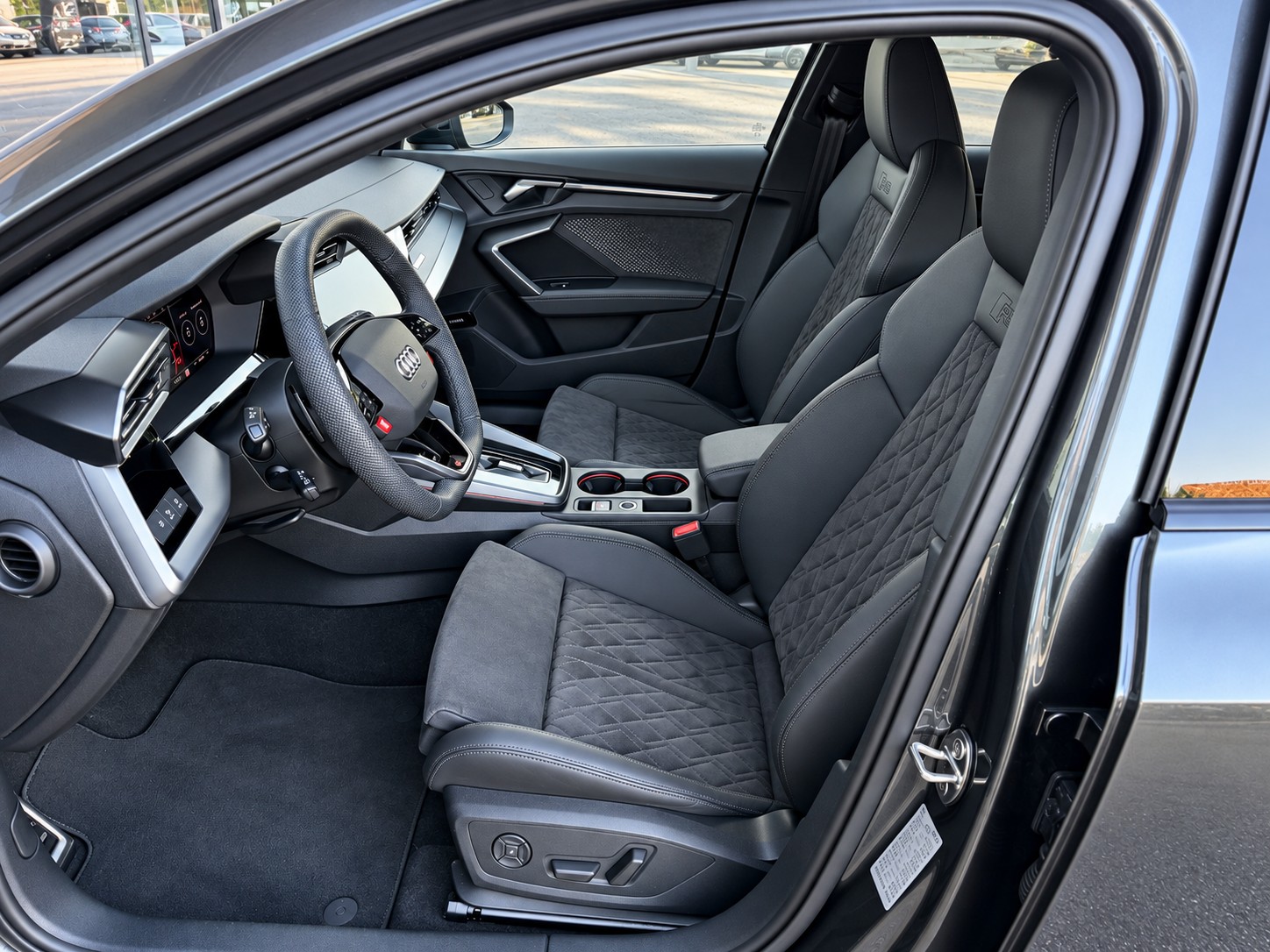 AUDI RS3 Sportback 2.5 TSI quattro S-tronic-image-9