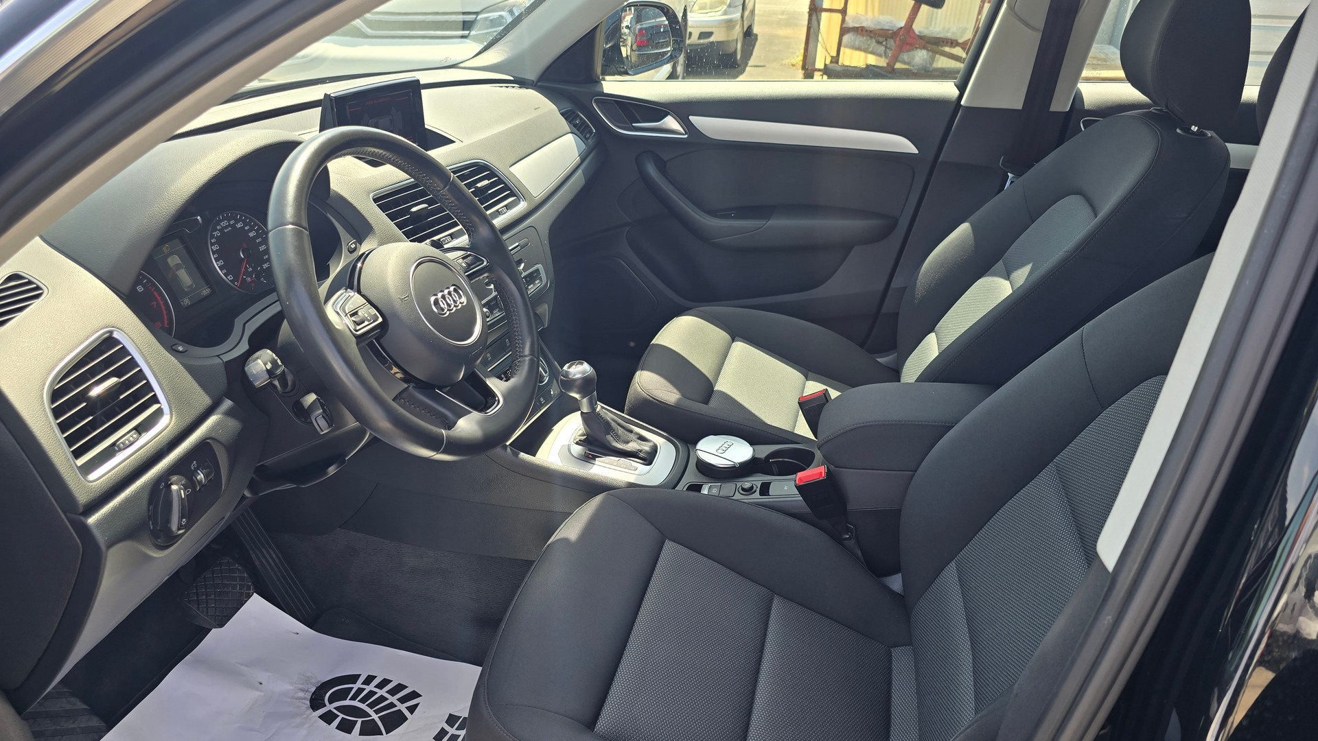 AUDI Q3 1.4 TFSI S-tronic-image-8